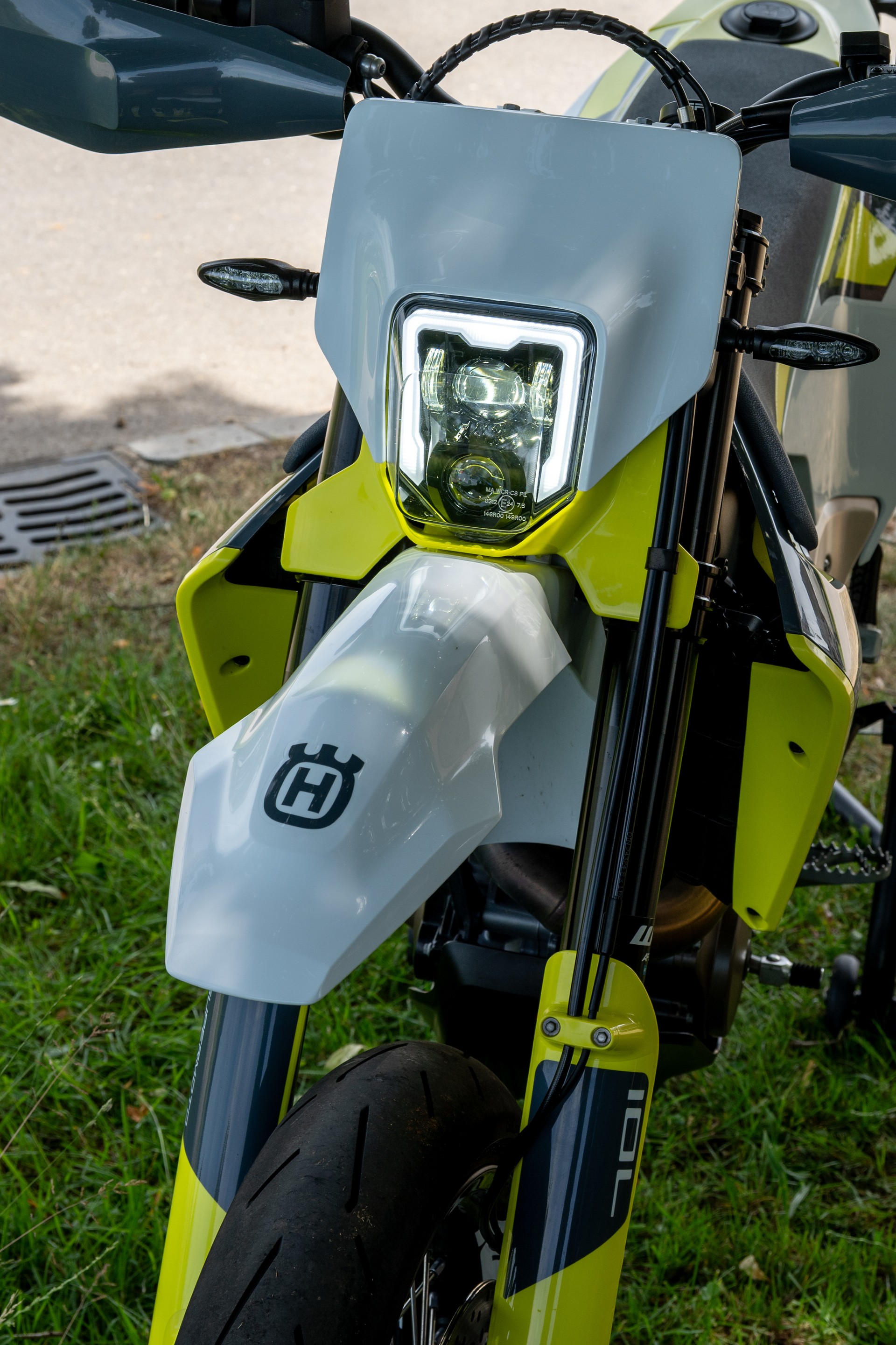HUSQVARNA 701 Supermoto-image-8