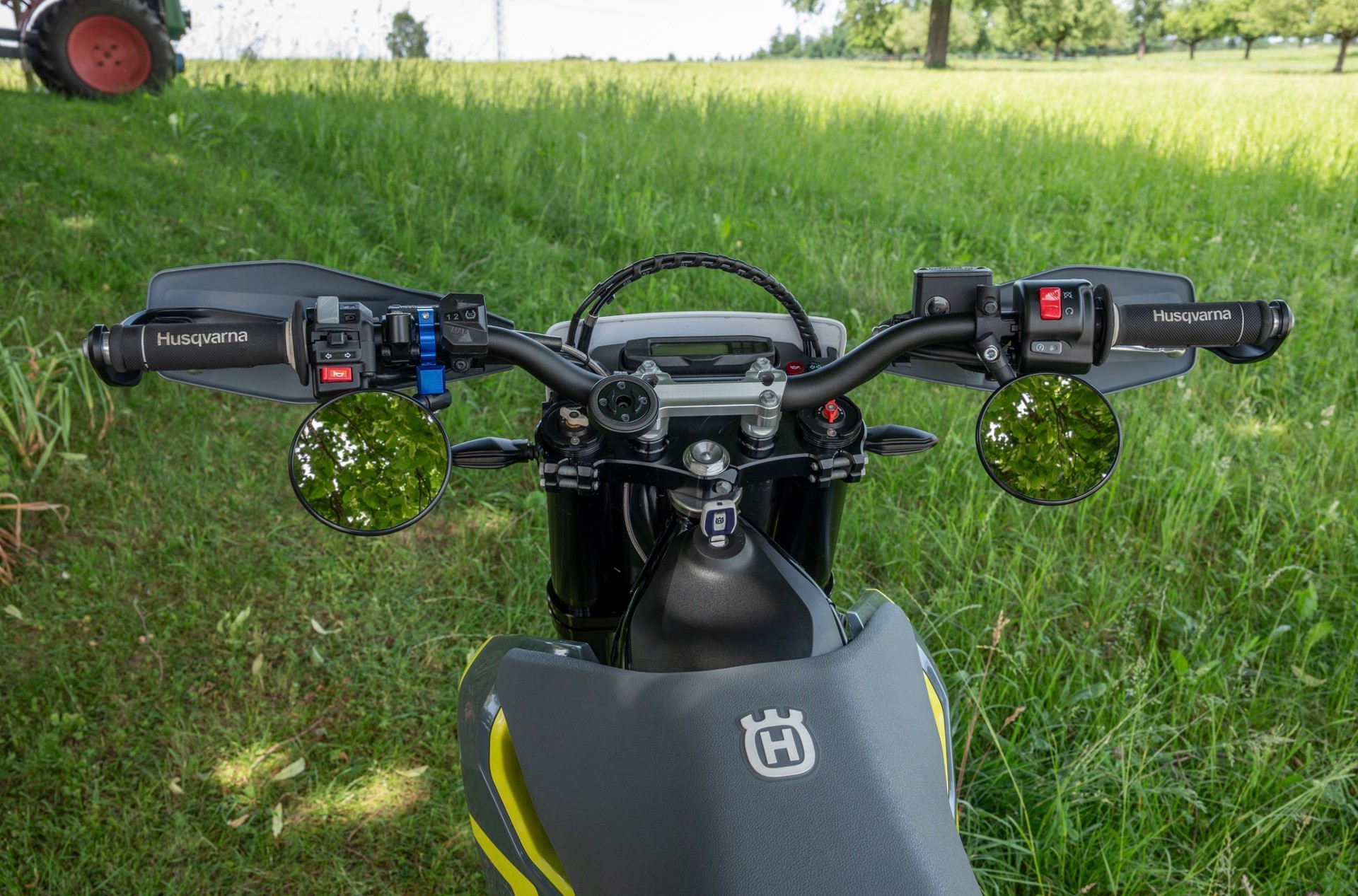 HUSQVARNA 701 Supermoto-image-7