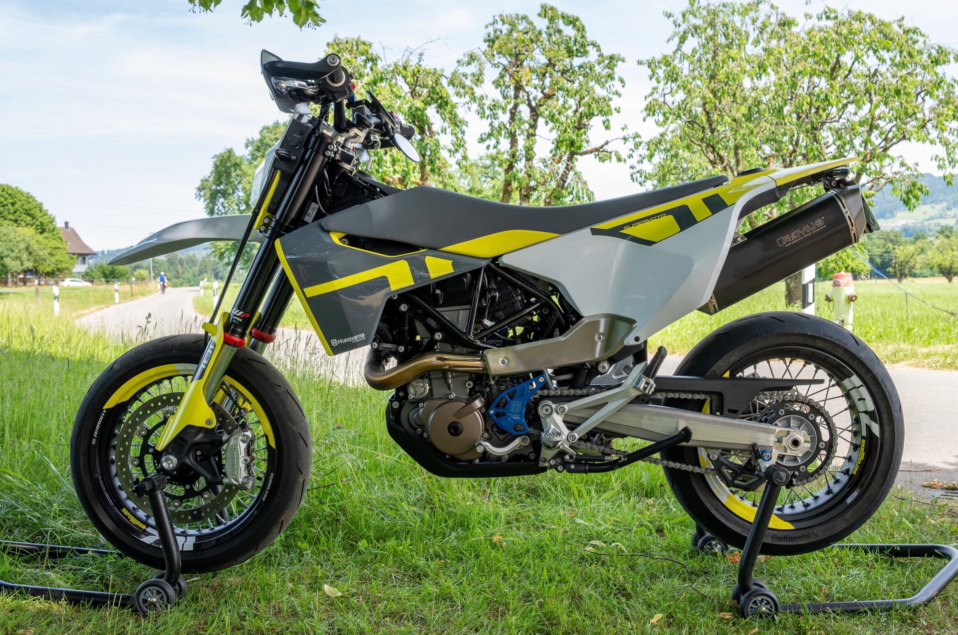 HUSQVARNA 701 Supermoto-image-2