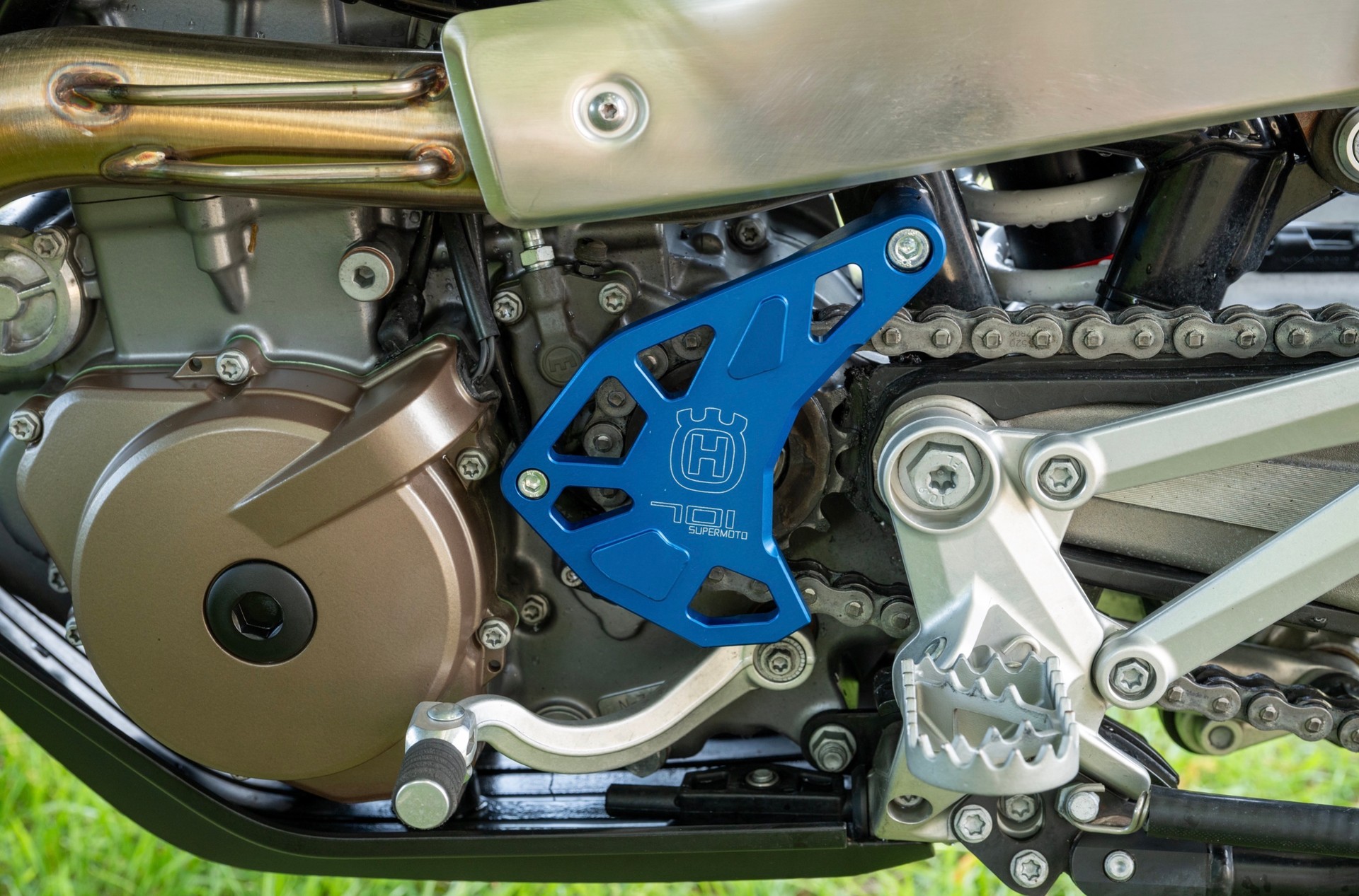 HUSQVARNA 701 Supermoto-image-14