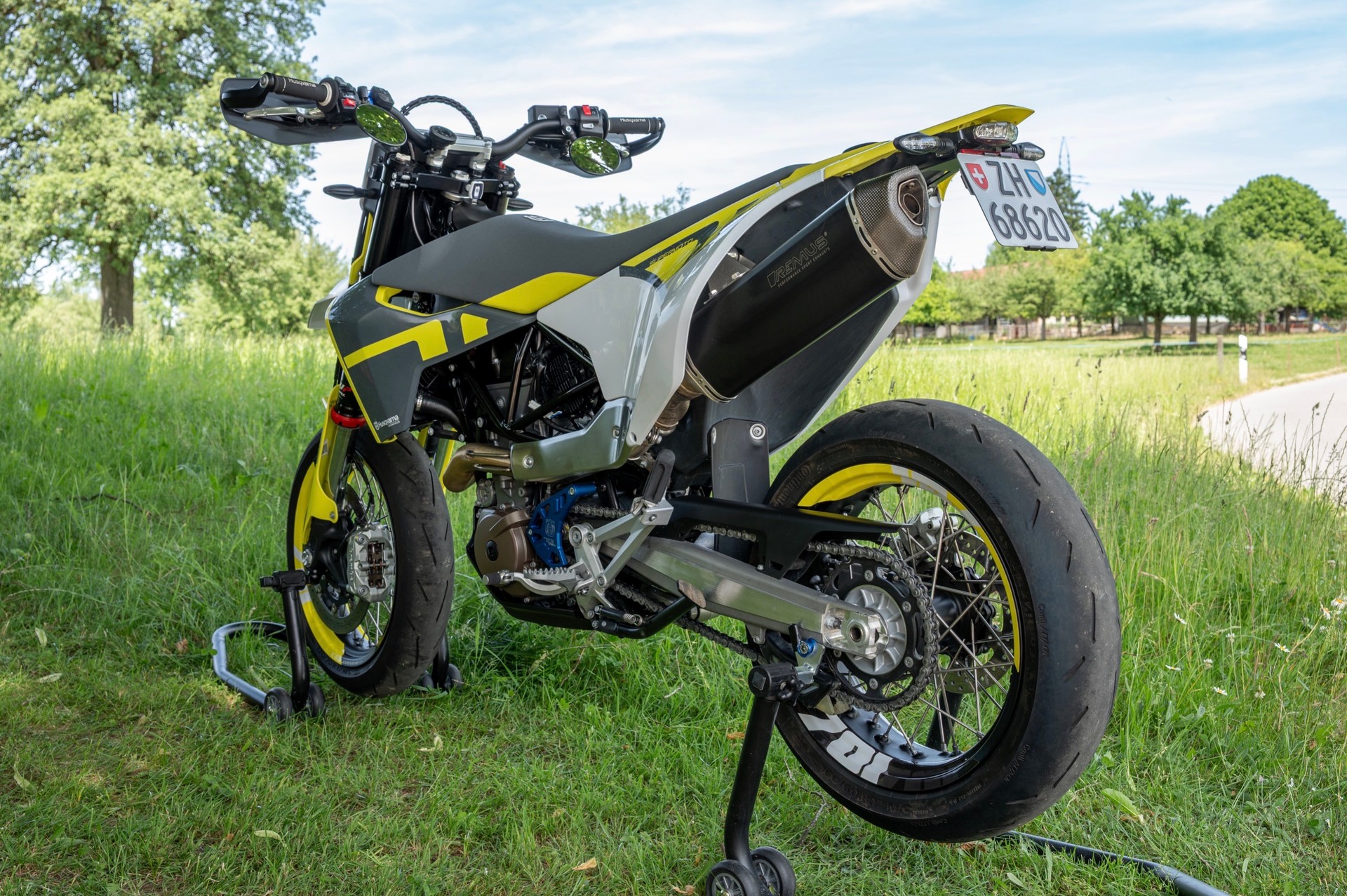 HUSQVARNA 701 Supermoto-image-6
