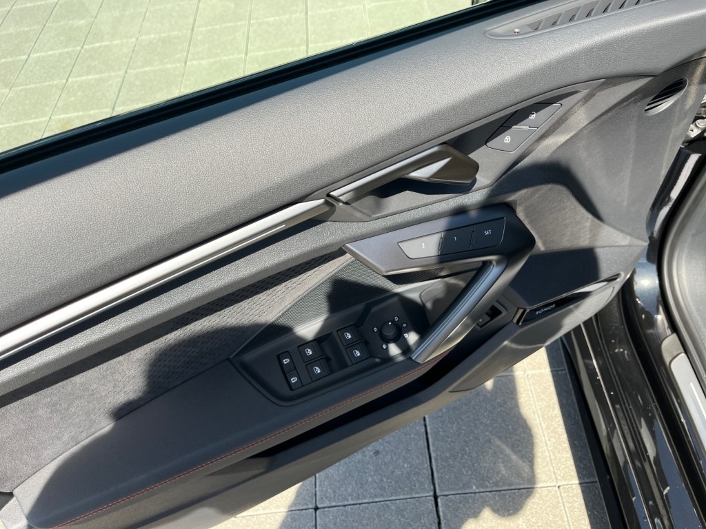 AUDI RS3 Sportback 2.5 TSI quattro S-tronic-image-10