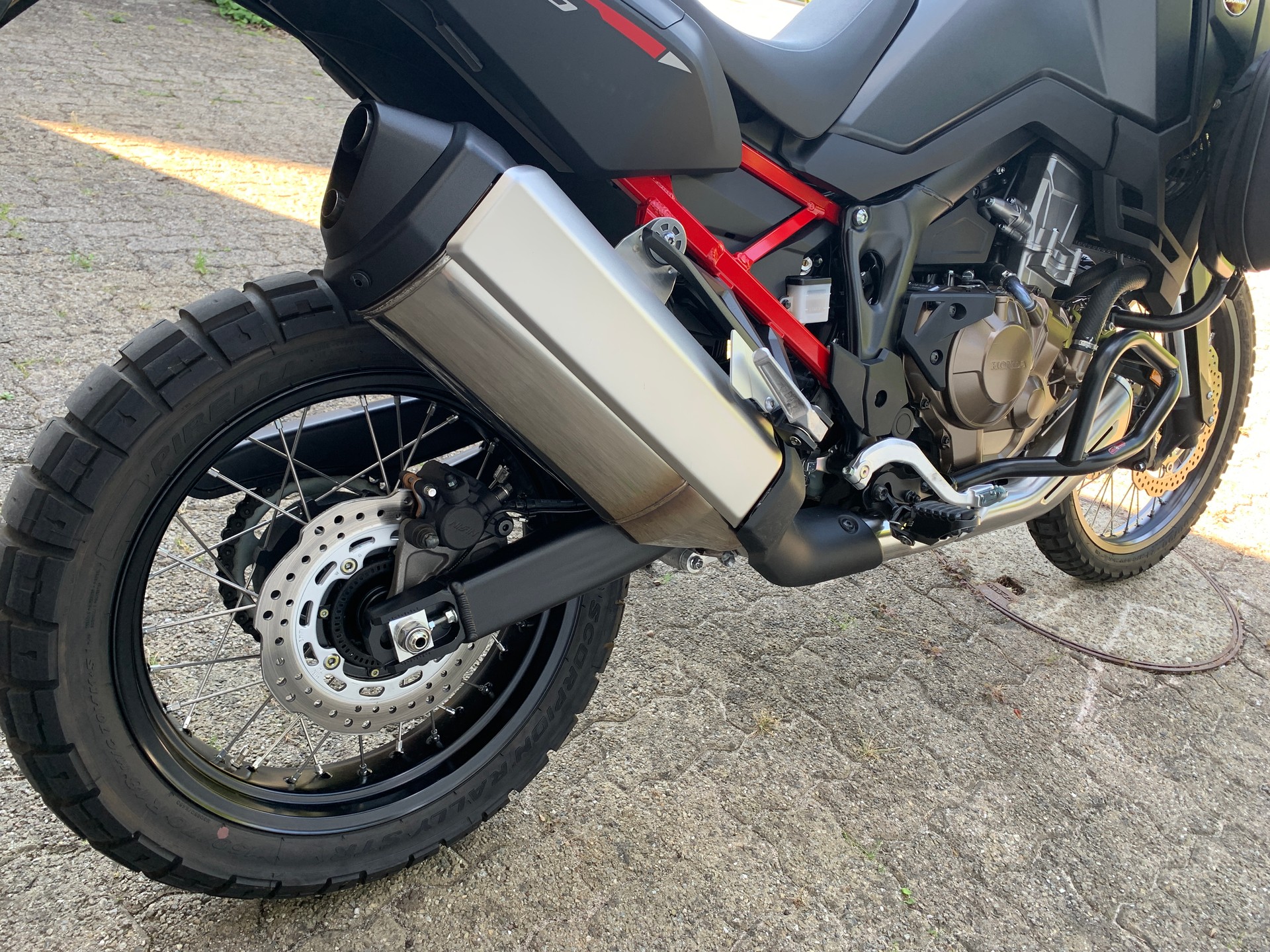 HONDA CRF 1100 Africa Twin-image-8