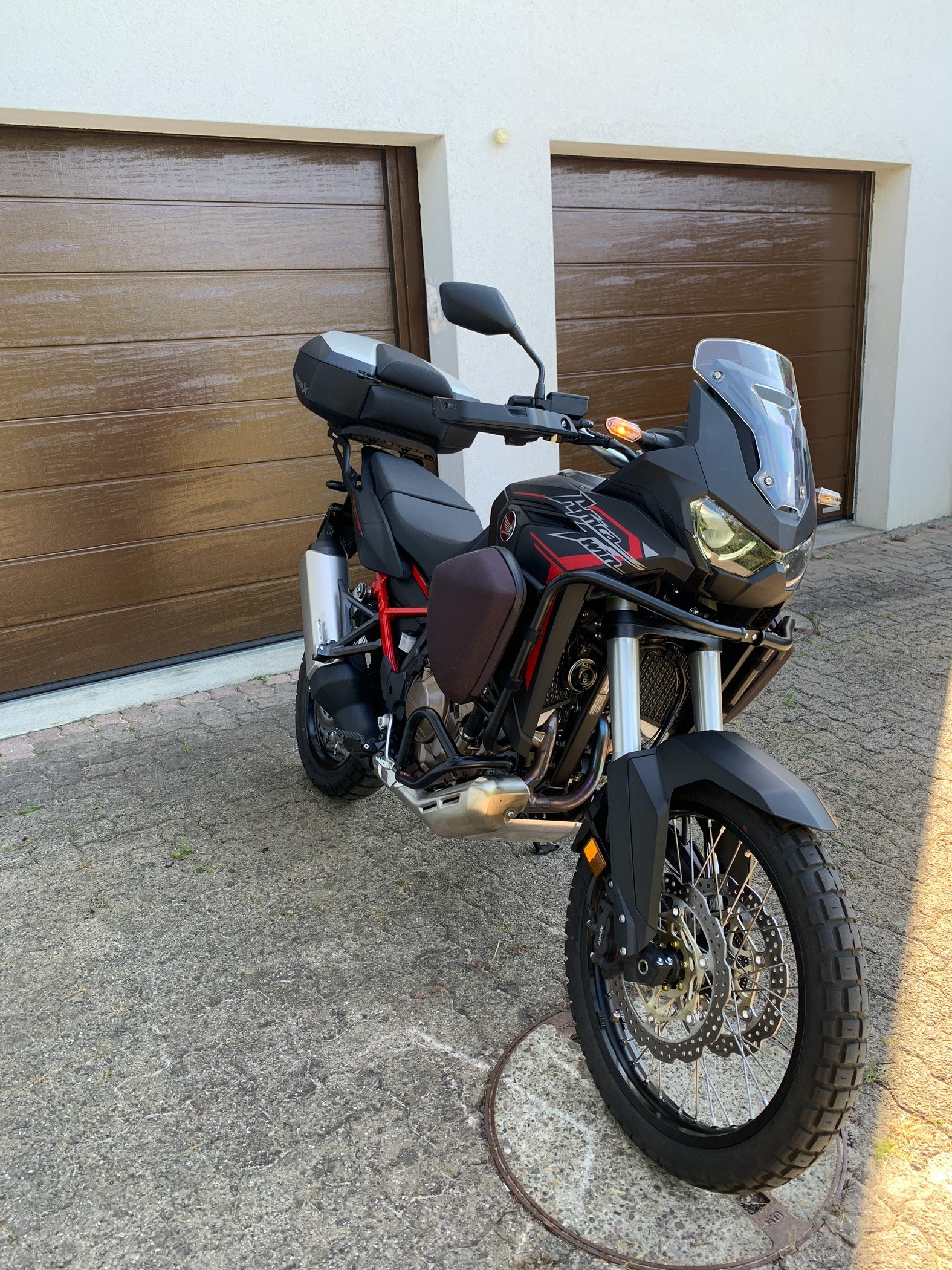 HONDA CRF 1100 Africa Twin-image-1