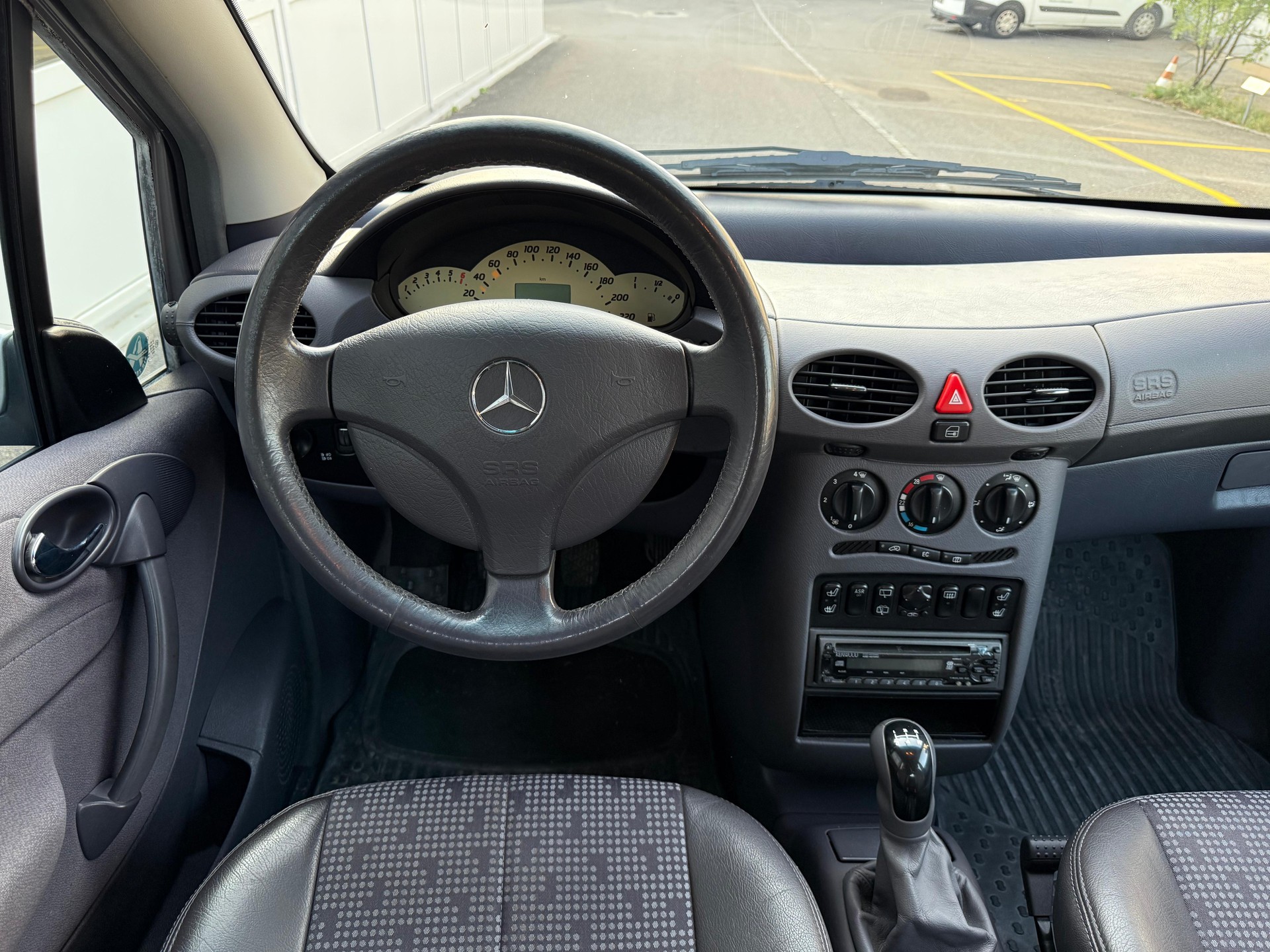 MERCEDES-BENZ A 160 Avantgarde-image-8