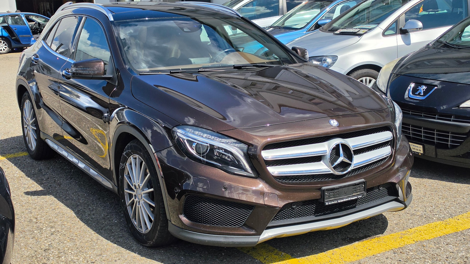MERCEDES-BENZ GLA 250 Urban 4Matic 7G-DCT-showroom-element-1