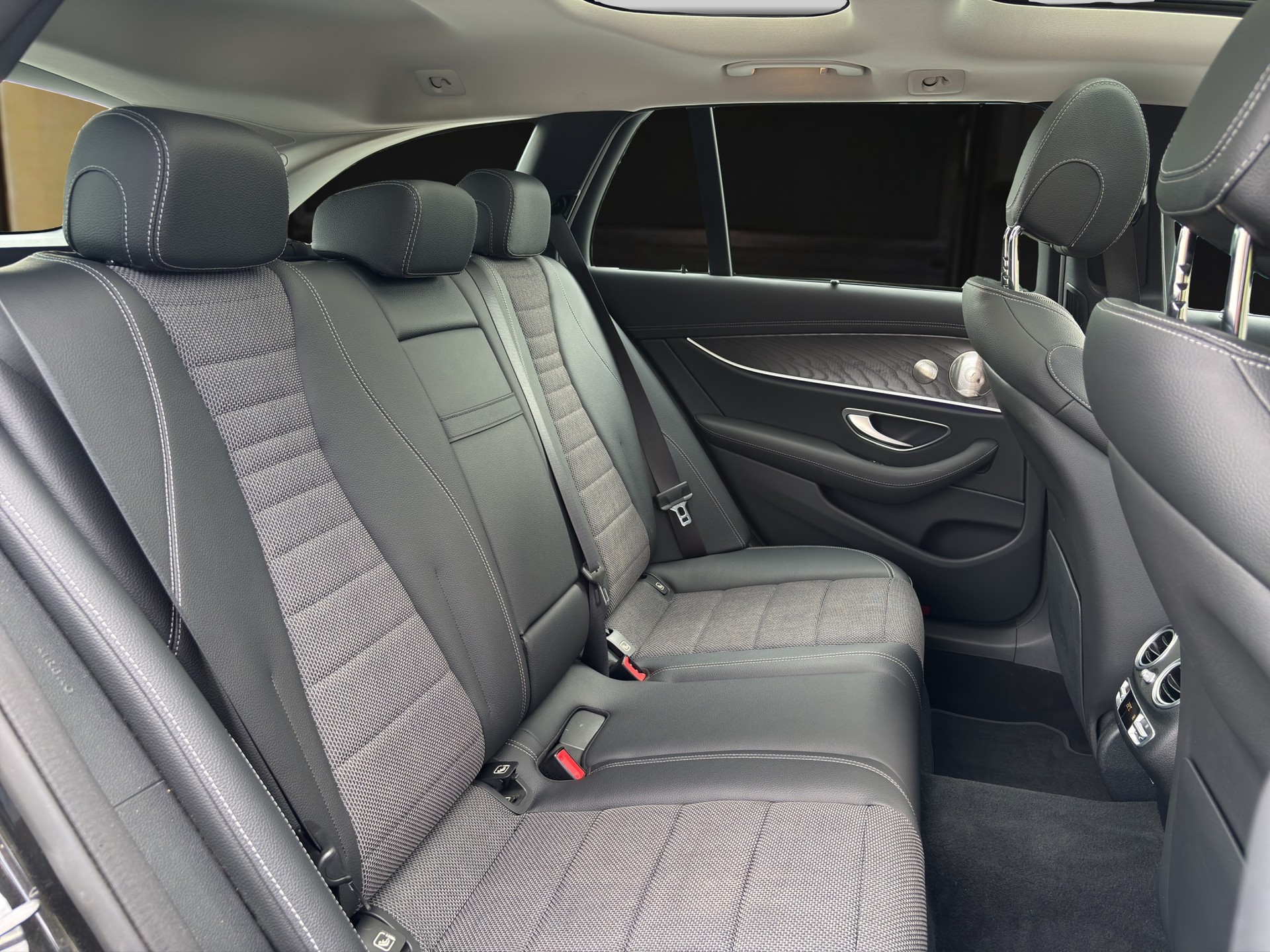 MERCEDES-BENZ E 220 d All-Terrain Avantgarde 4matic Kombi-image-13