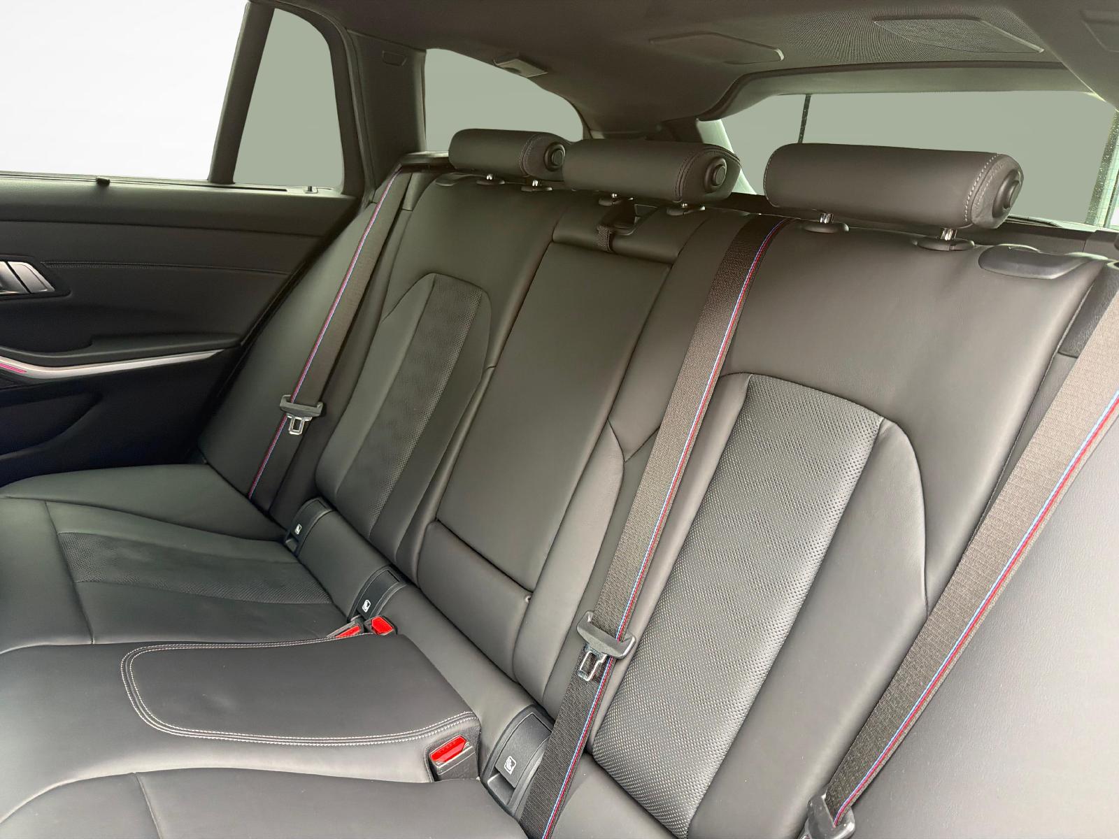BMW M3 Competition xDrive Touring-image-19