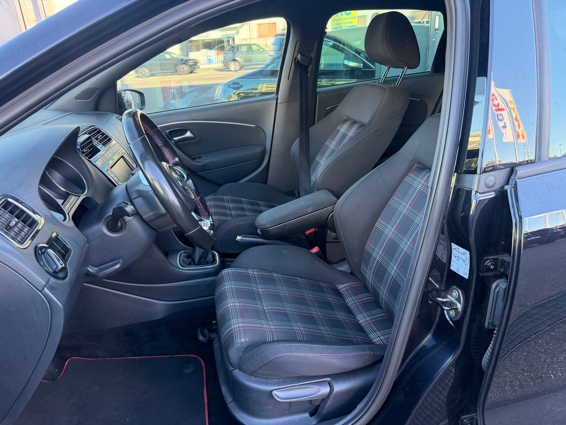 VW Polo 1.8 TSI GTI-image-10