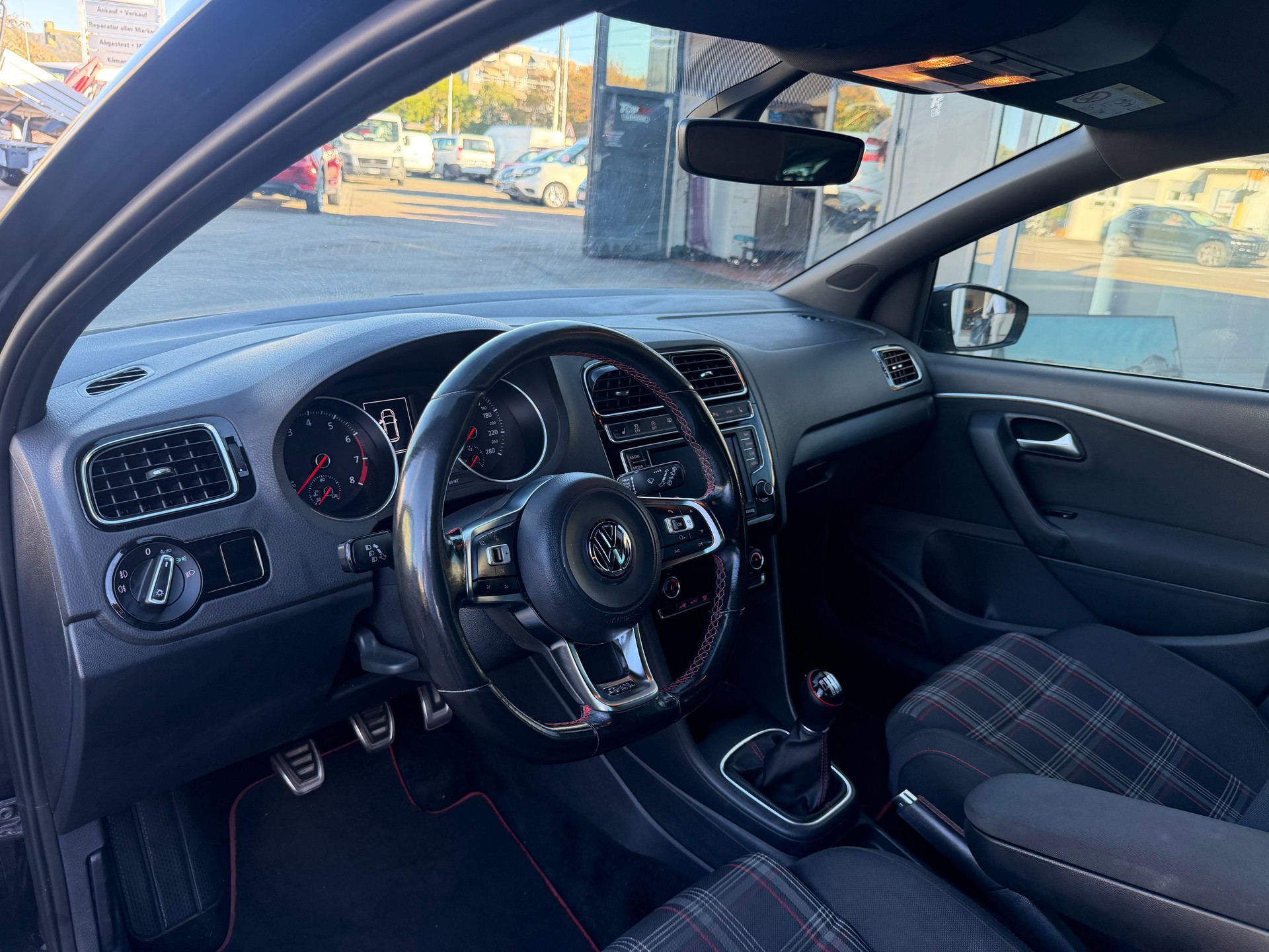 VW Polo 1.8 TSI GTI-image-11