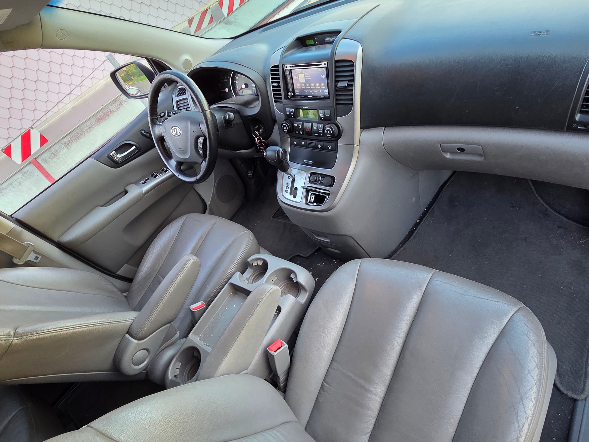 KIA Carnival 2.2 CRDi Trend Automatic-image-6
