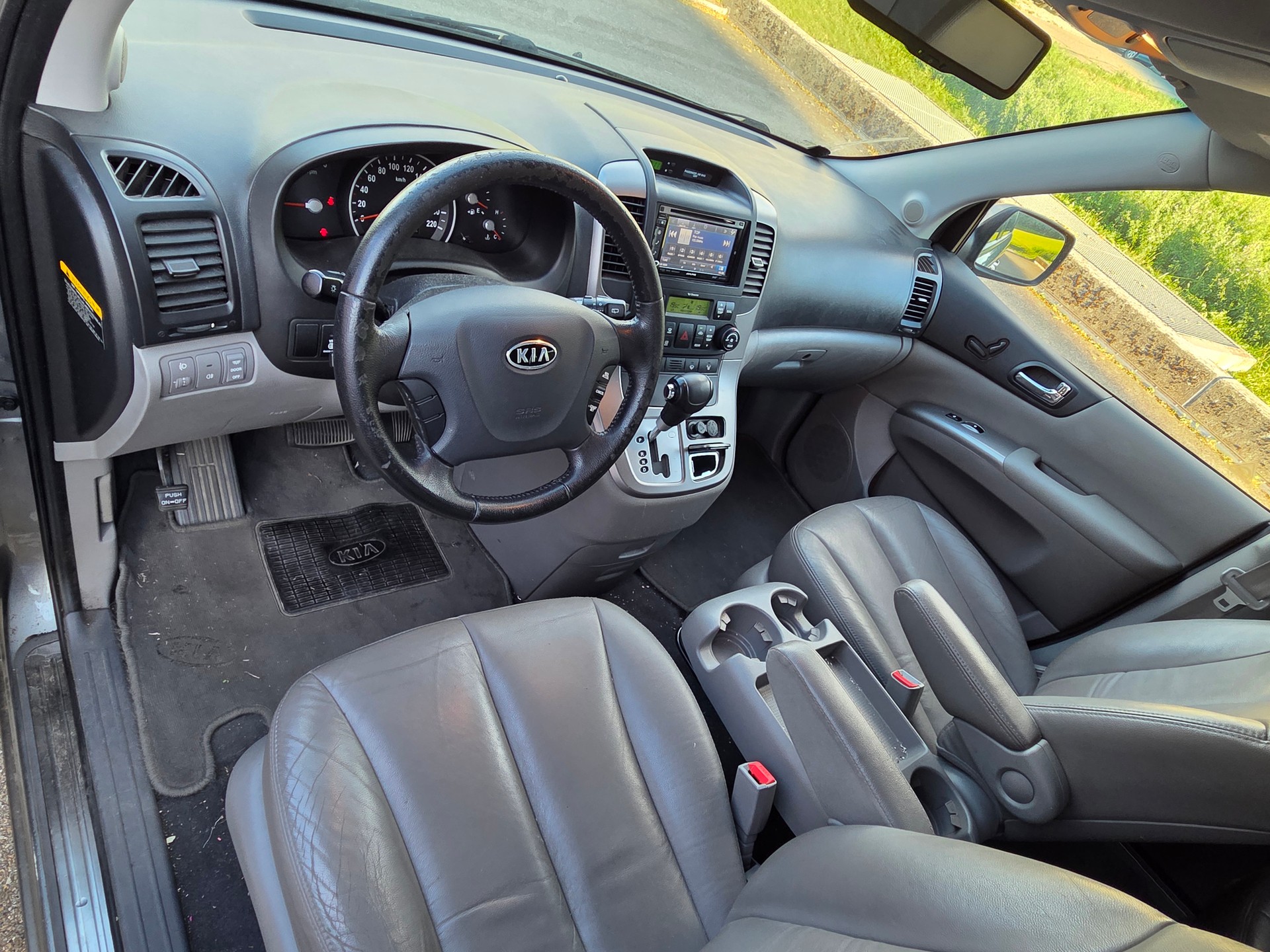 KIA Carnival 2.2 CRDi Trend Automatic-image-7