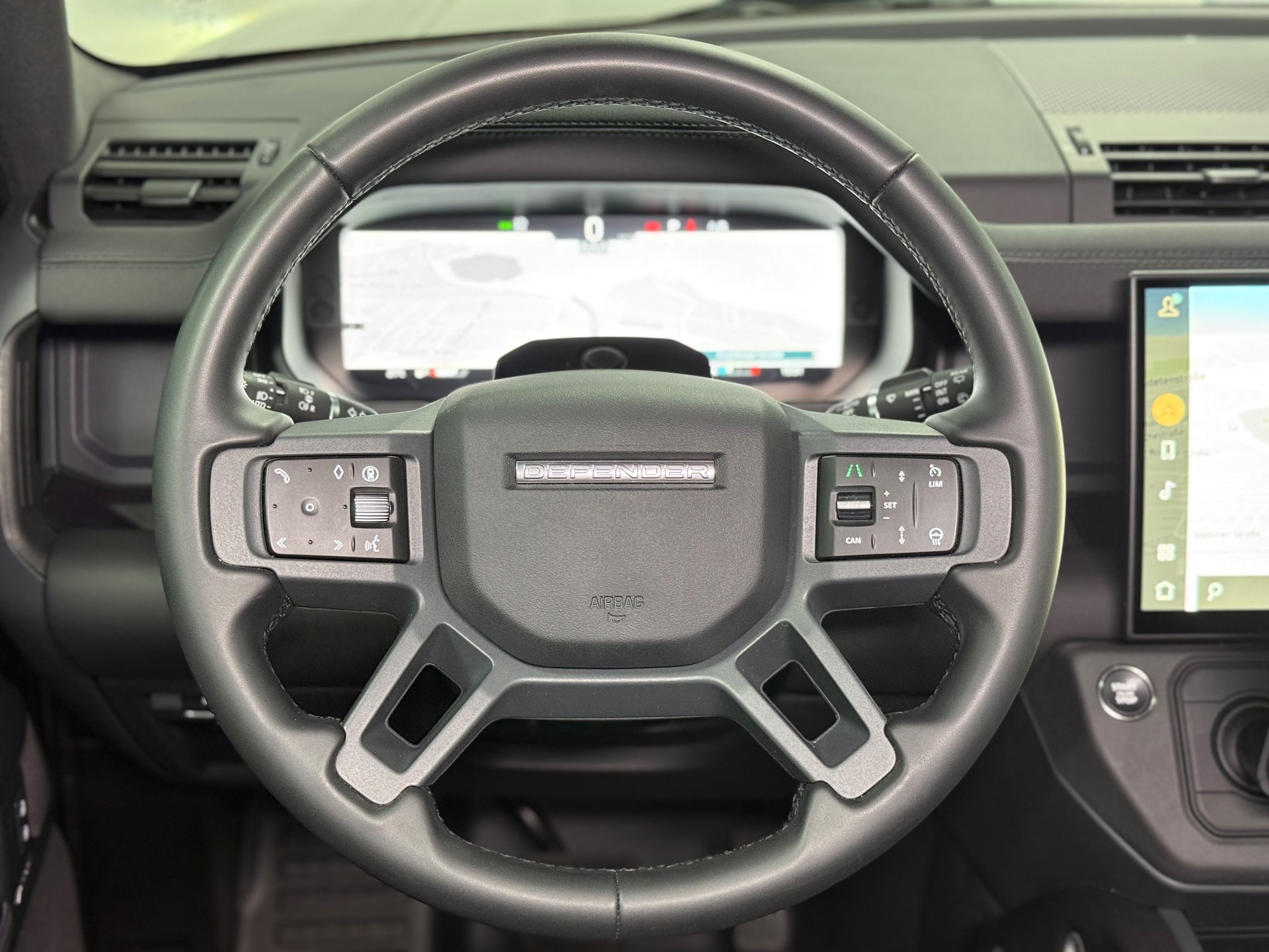 LAND ROVER Defender 110 3.0 D I6 350 X-Dynamic SE AWD AT8-image-15