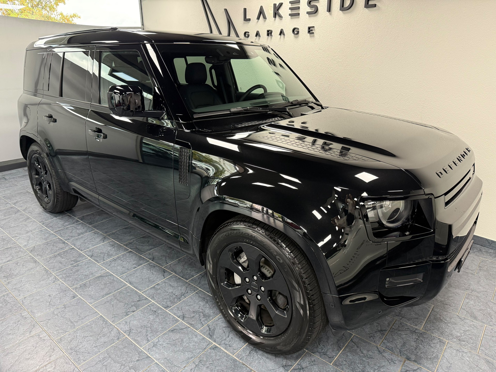 LAND ROVER Defender 110 3.0 D I6 350 X-Dynamic SE AWD AT8-showroom-element-2