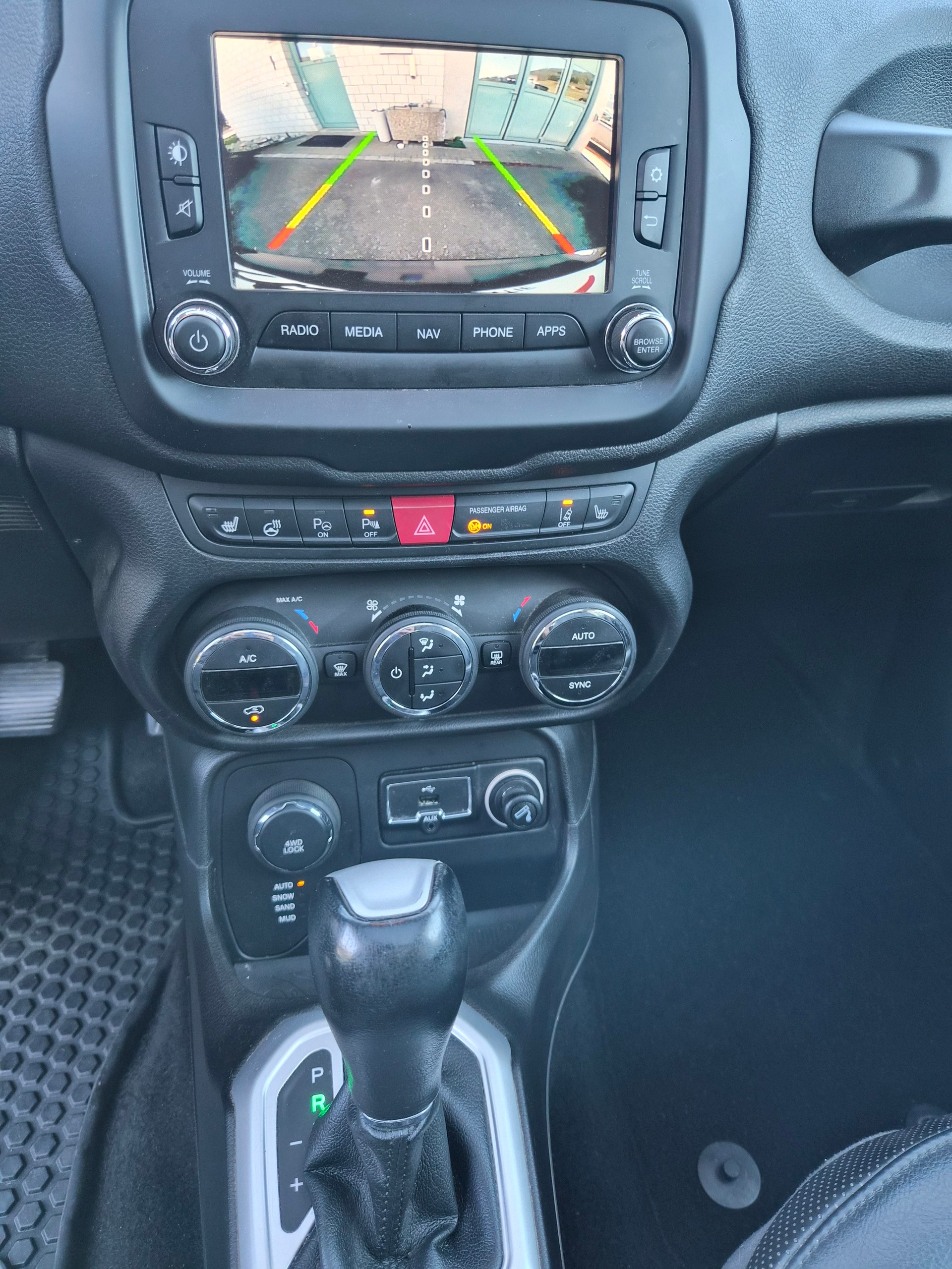 JEEP Renegade 1.4 Turbo Limited AWD-image-12