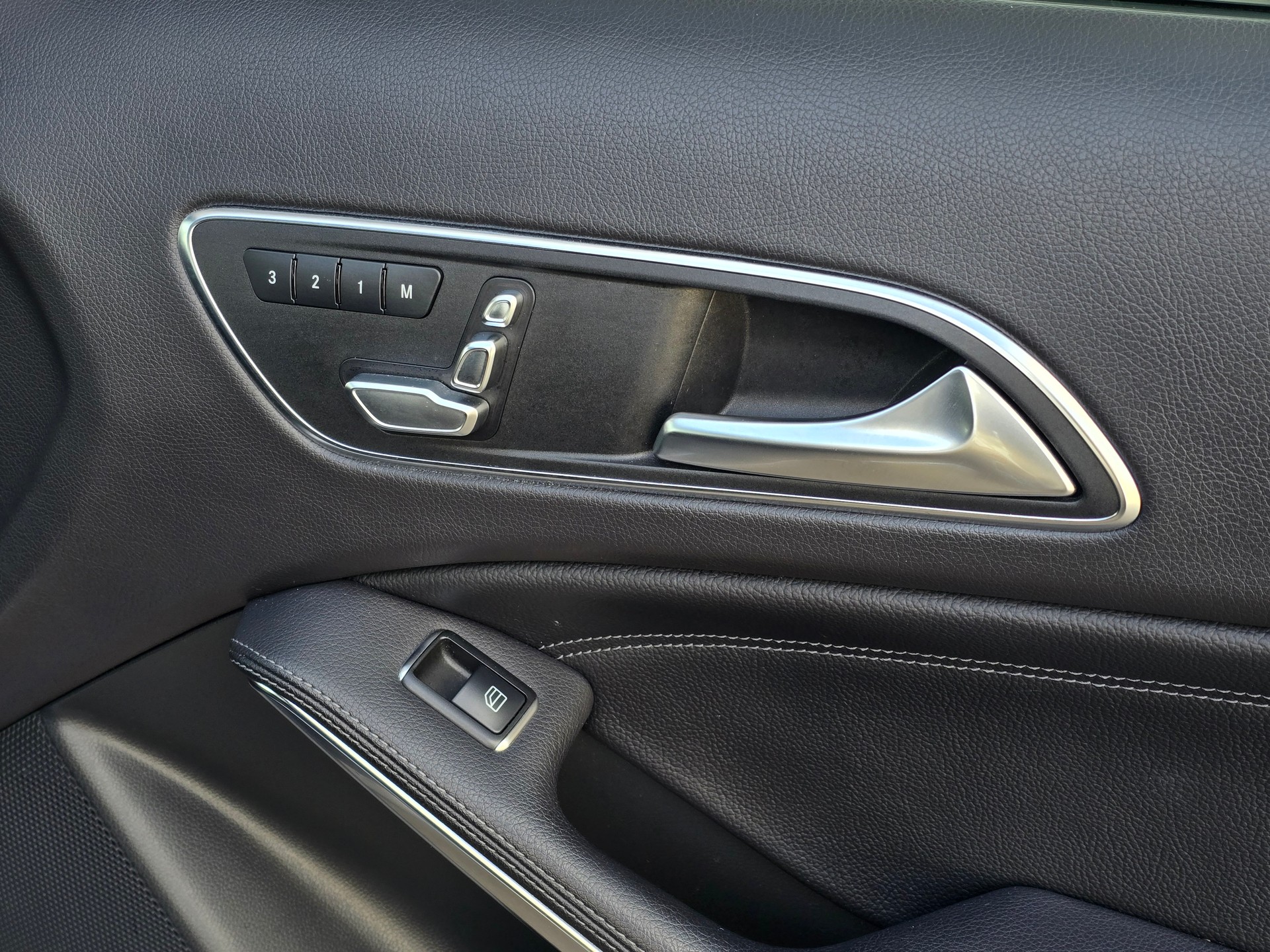 MERCEDES-BENZ GLA 220 AMG Line 4Matic 7G-DCT-image-31