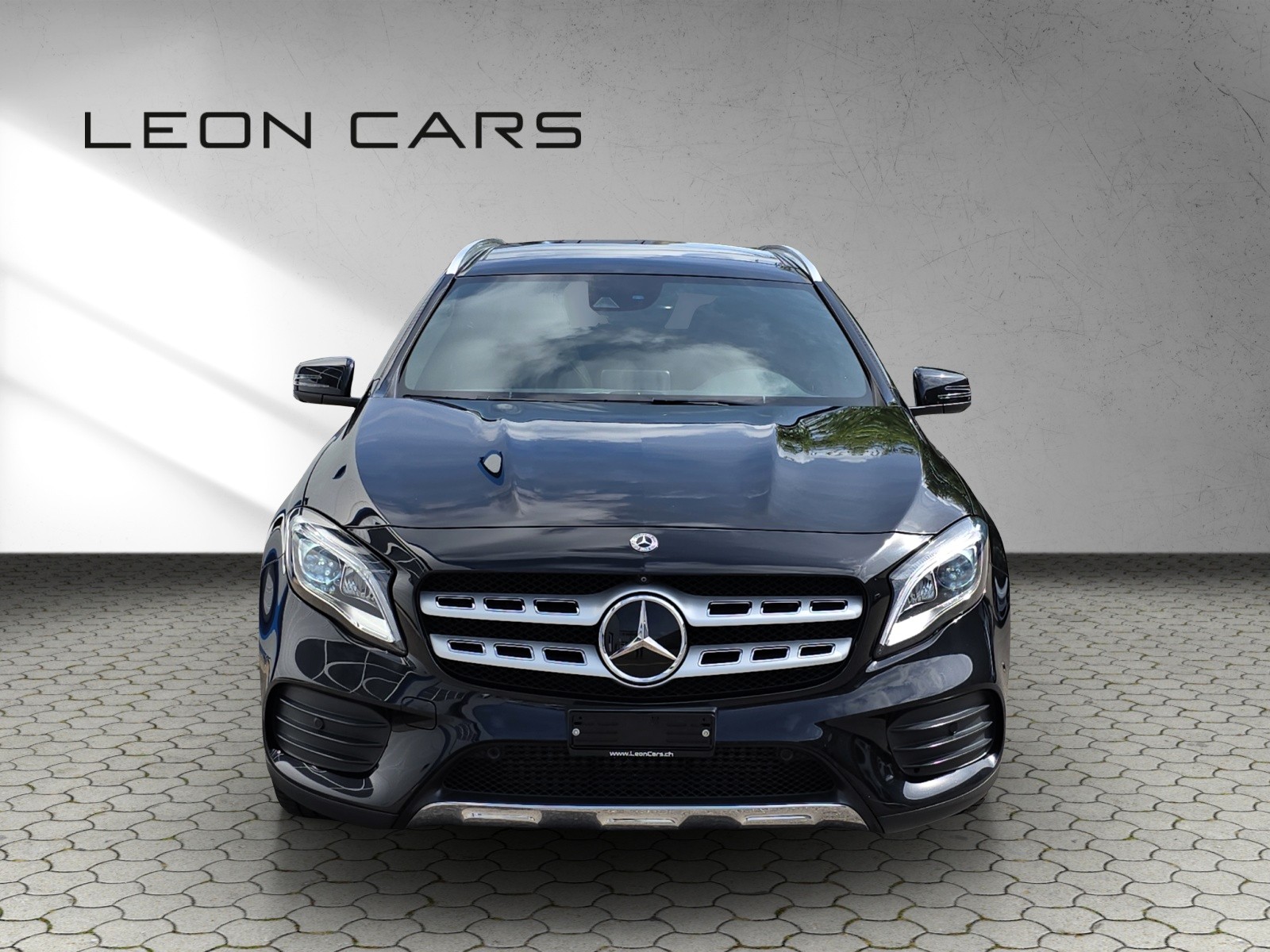 MERCEDES-BENZ GLA 220 AMG Line 4Matic 7G-DCT-showroom-element-1