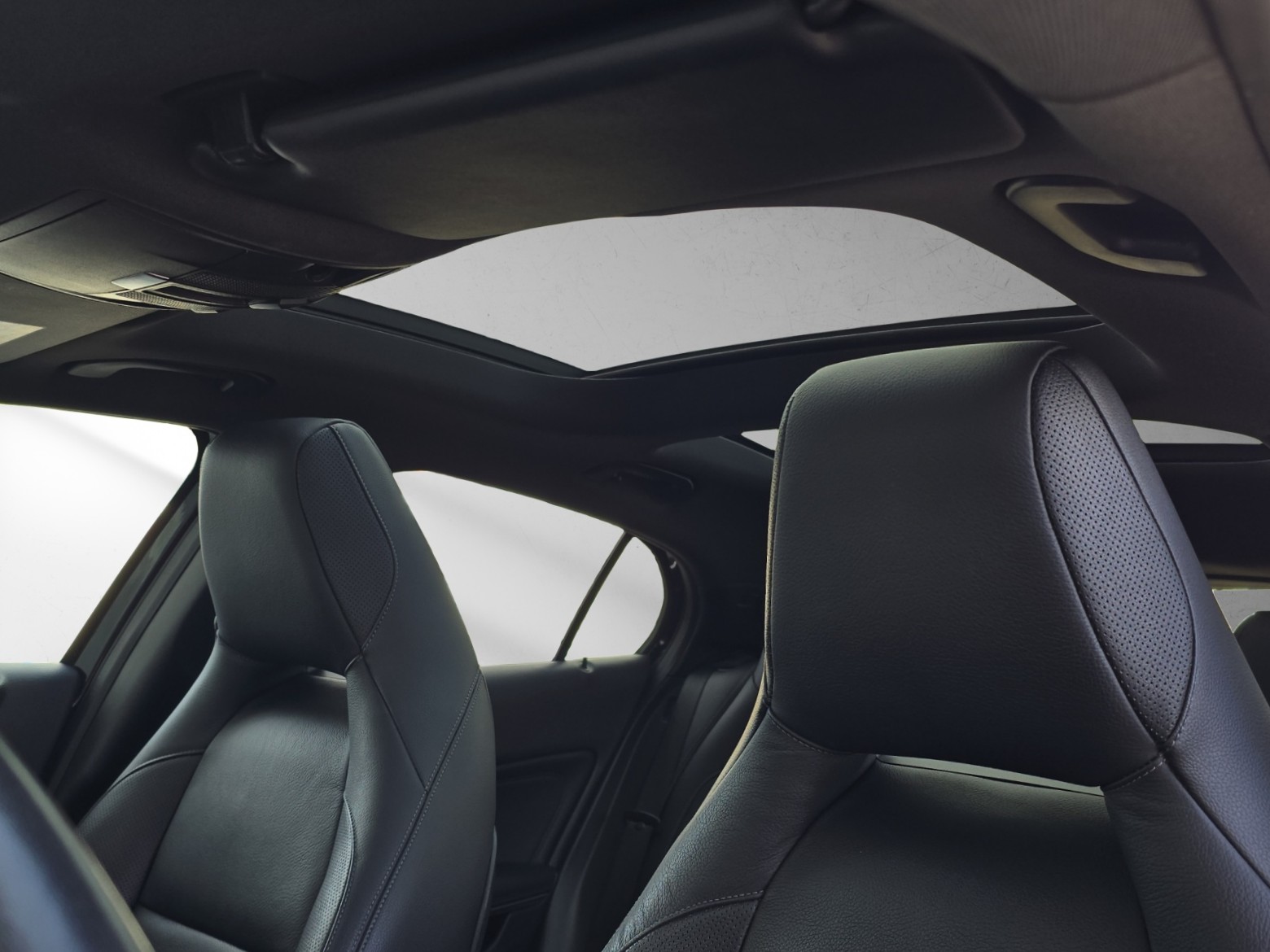 MERCEDES-BENZ GLA 220 AMG Line 4Matic 7G-DCT-image-13