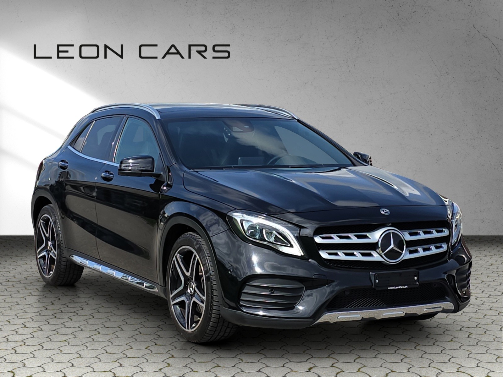MERCEDES-BENZ GLA 220 AMG Line 4Matic 7G-DCT-showroom-element-2