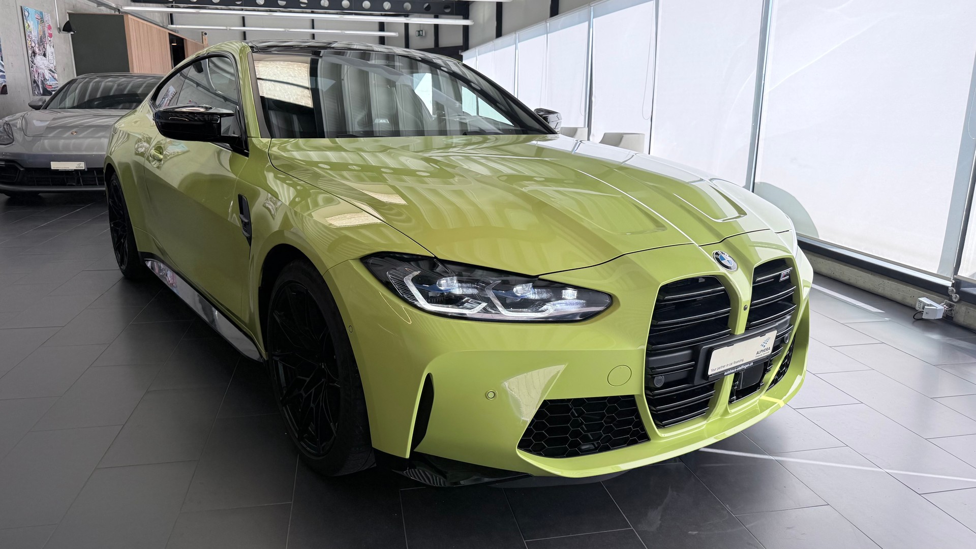 BMW M4 Competition xDrive Coupé-showroom-element-2