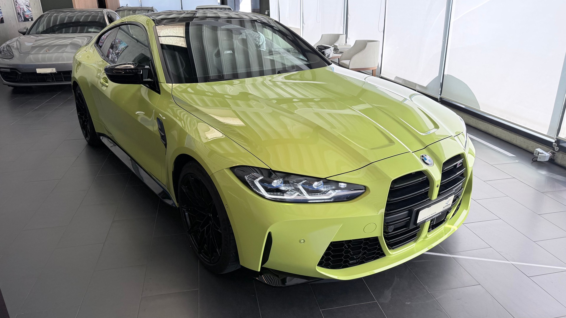 BMW M4 Competition xDrive Coupé-showroom-element-1