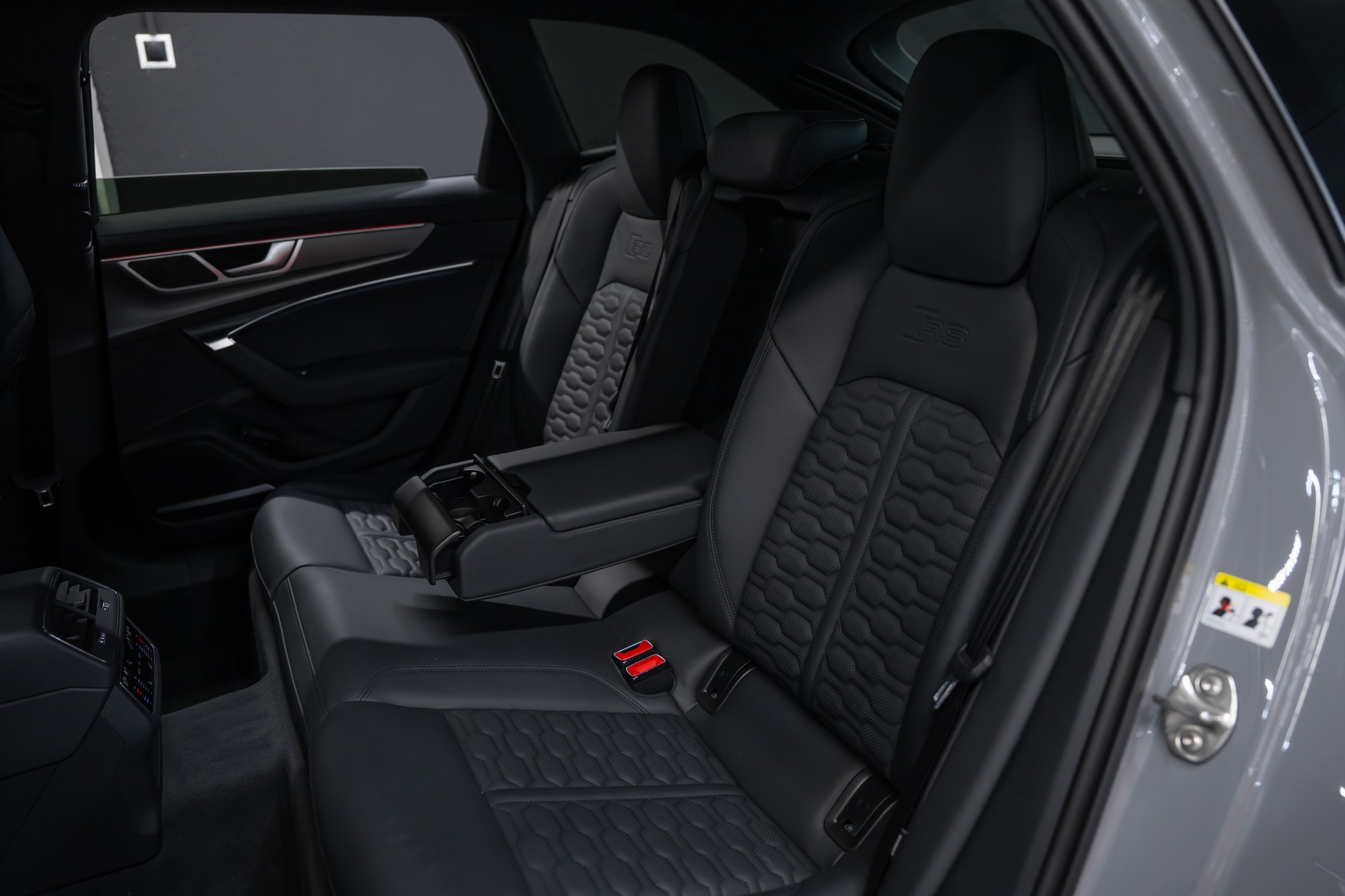 AUDI RS6 Avant 4.0 TFSI V8 Performance / CH Auto / Audi Werksgarantie / Gratis Service / Sitzkühlung / Bang & Olufsen uvm...-image-10
