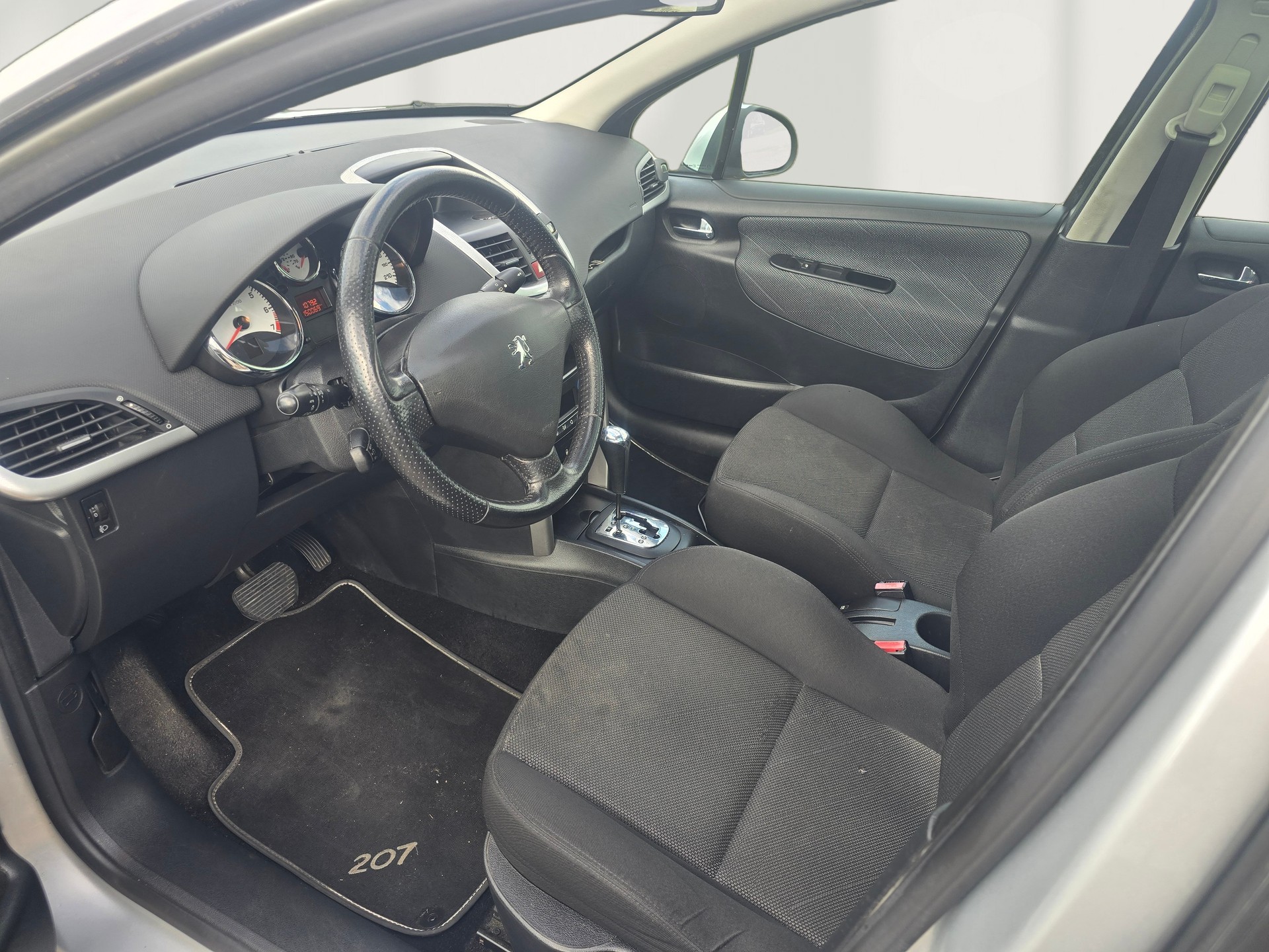 PEUGEOT 207 SW 1.6 16V Sport Automatic-image-8