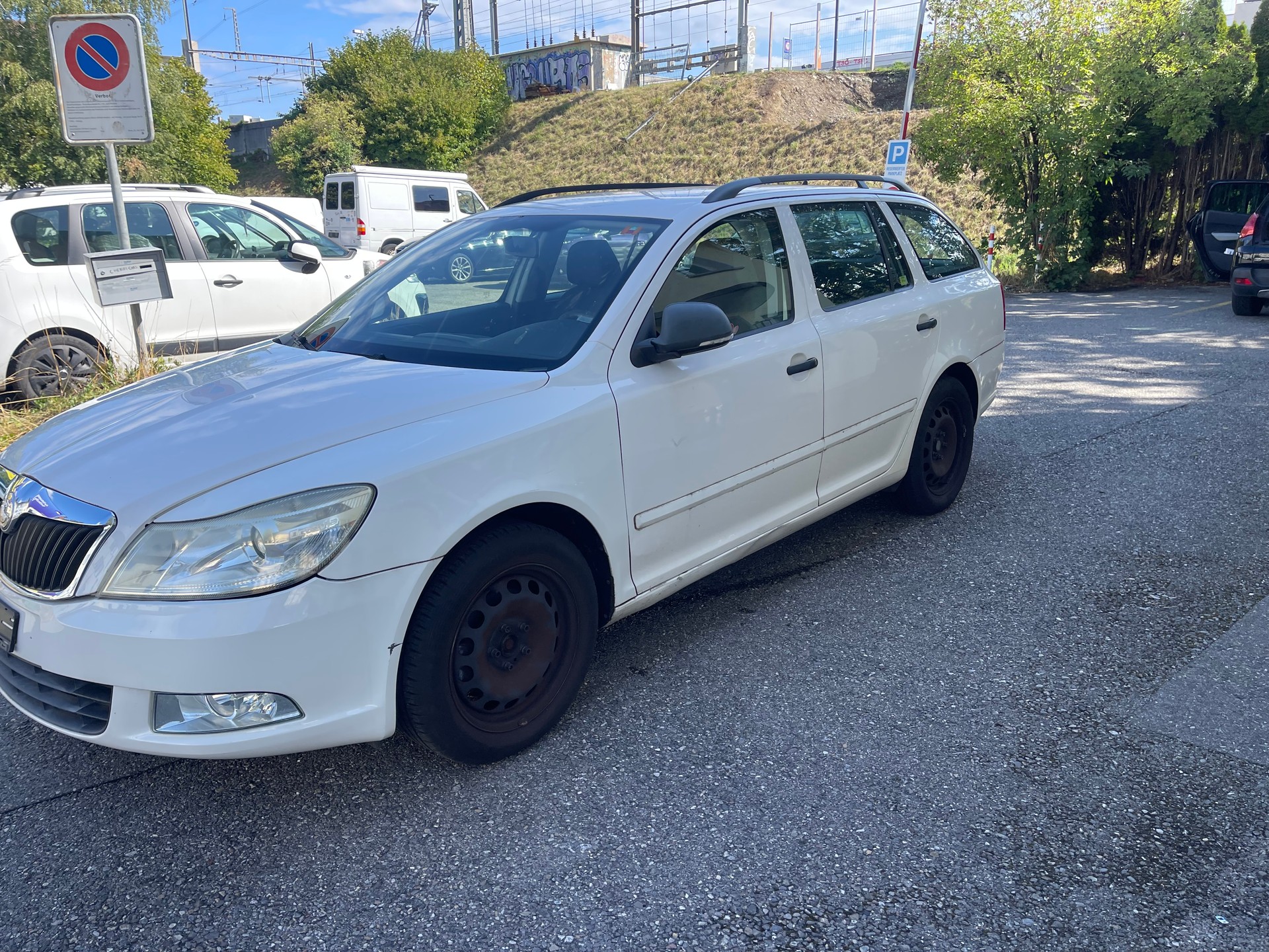 SKODA Octavia Combi 1.4 TSI Entry-image-1