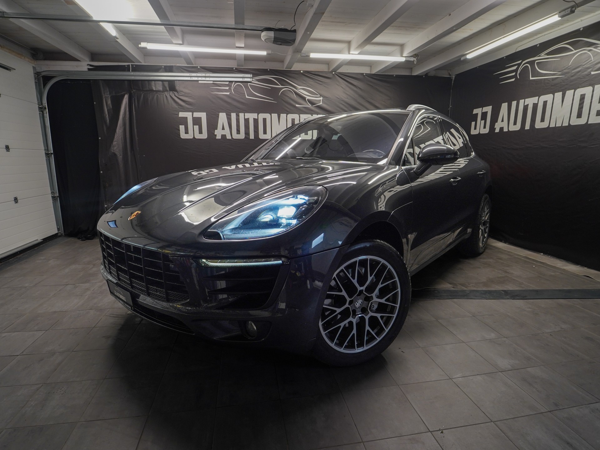 PORSCHE Macan S PDK-showroom-element-3