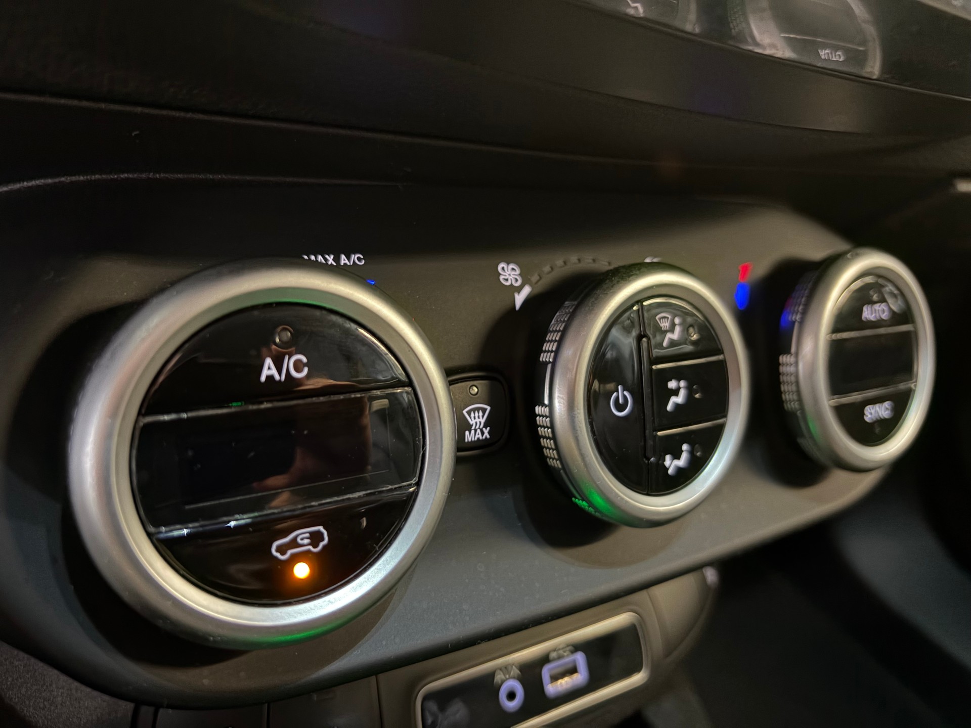 FIAT 500X 1.4T Lounge DCT | CH Fahrzeug | Pastell | Navigation | Lounge Pack | DAB+ | Winter Paket |-image-17