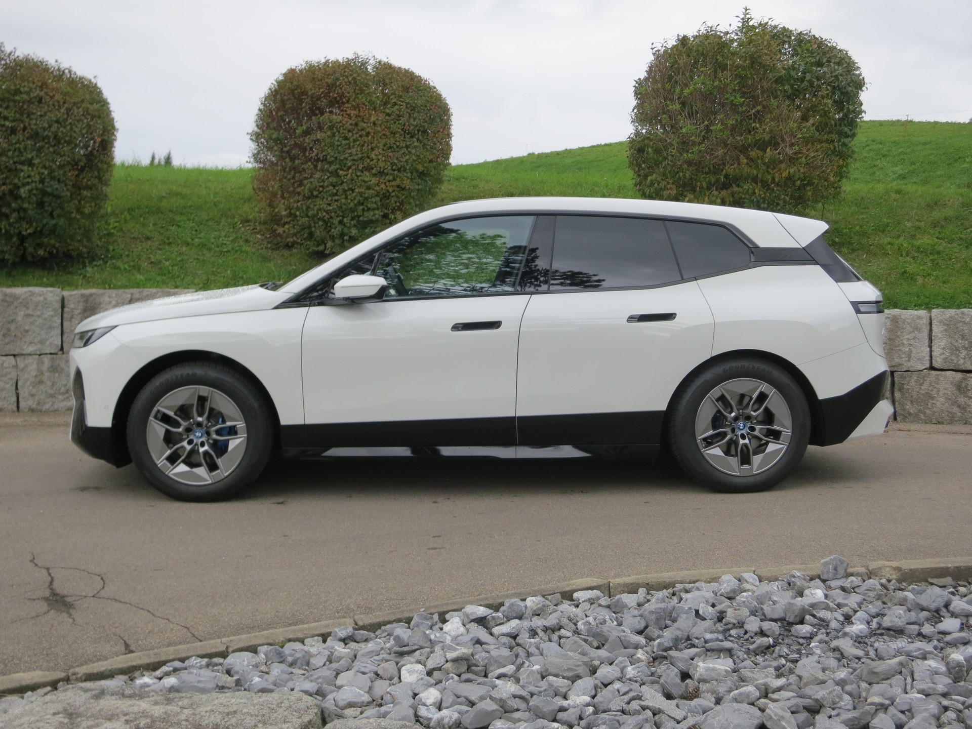 BMW iX xDrive40-showroom-element-1