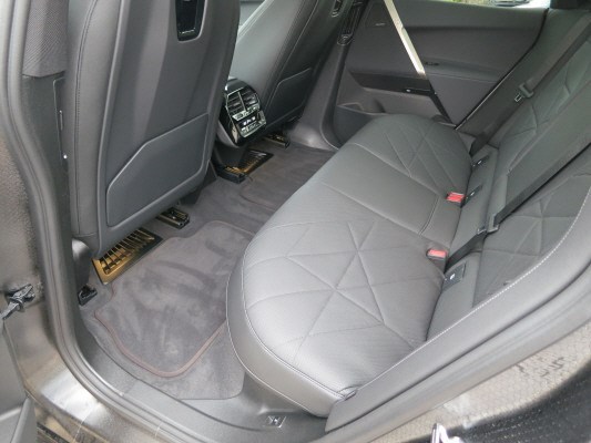 BMW iX xDrive40-image-11