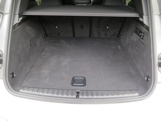 BMW iX xDrive40-image-12