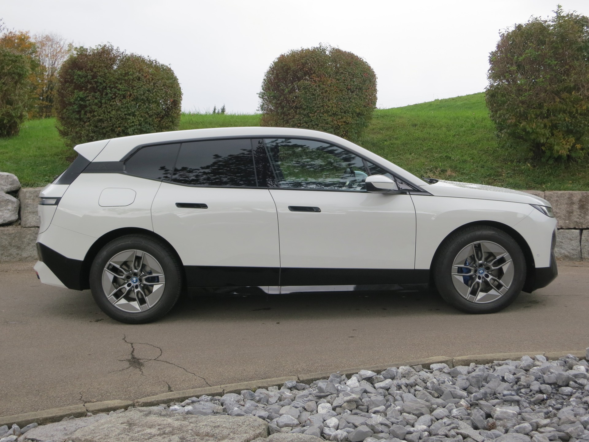 BMW iX xDrive40-showroom-element-2