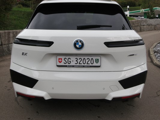 BMW iX xDrive40-image-4