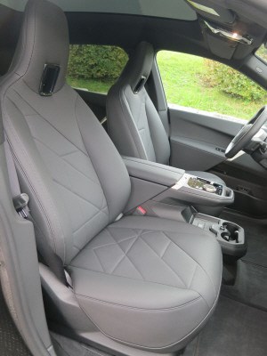 BMW iX xDrive40-image-9