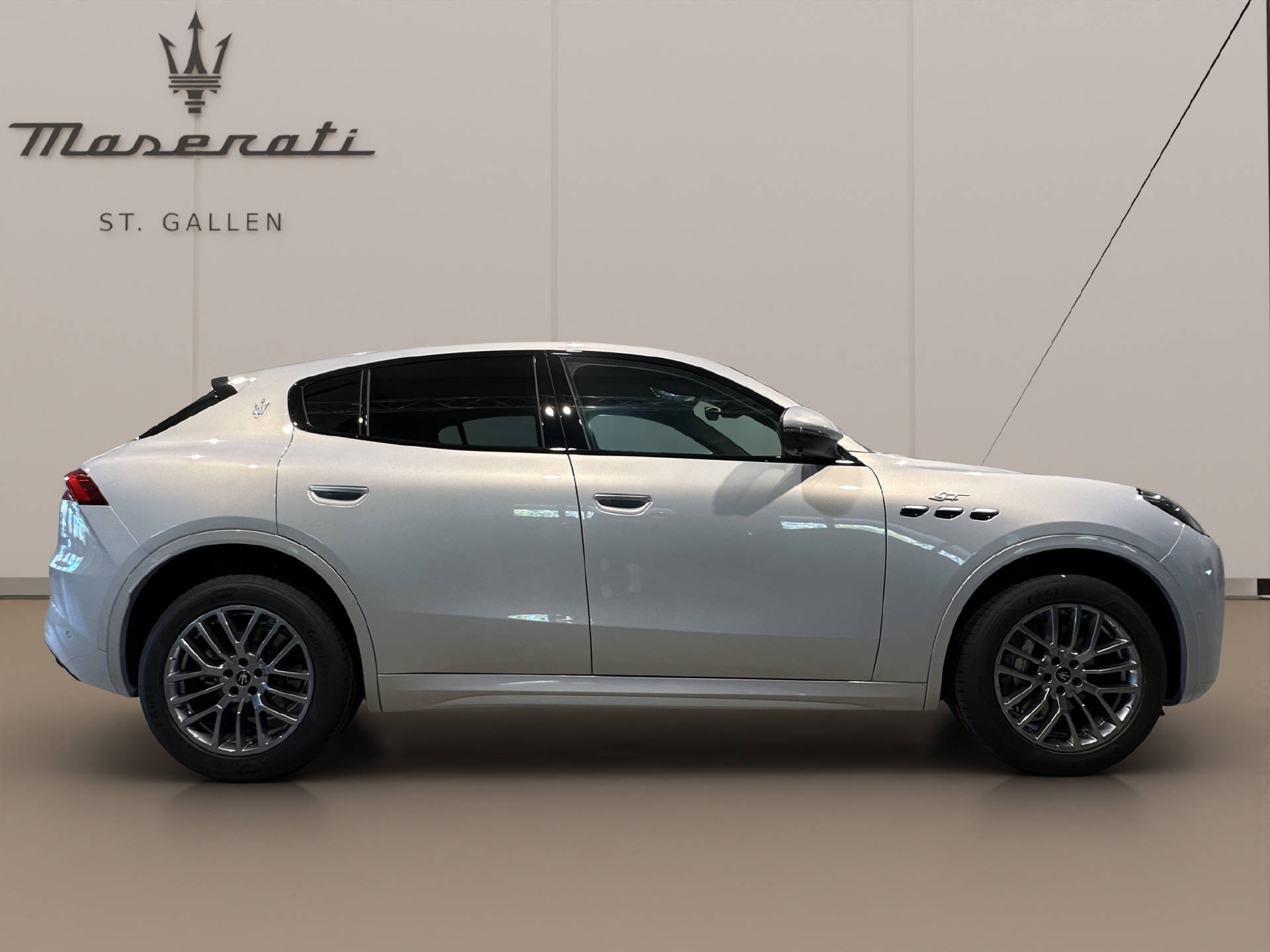 MASERATI Grecale 2.0 Hybrid GT-showroom-element-3