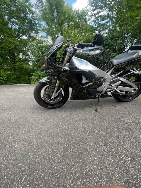 YAMAHA YZF-R1-image-0