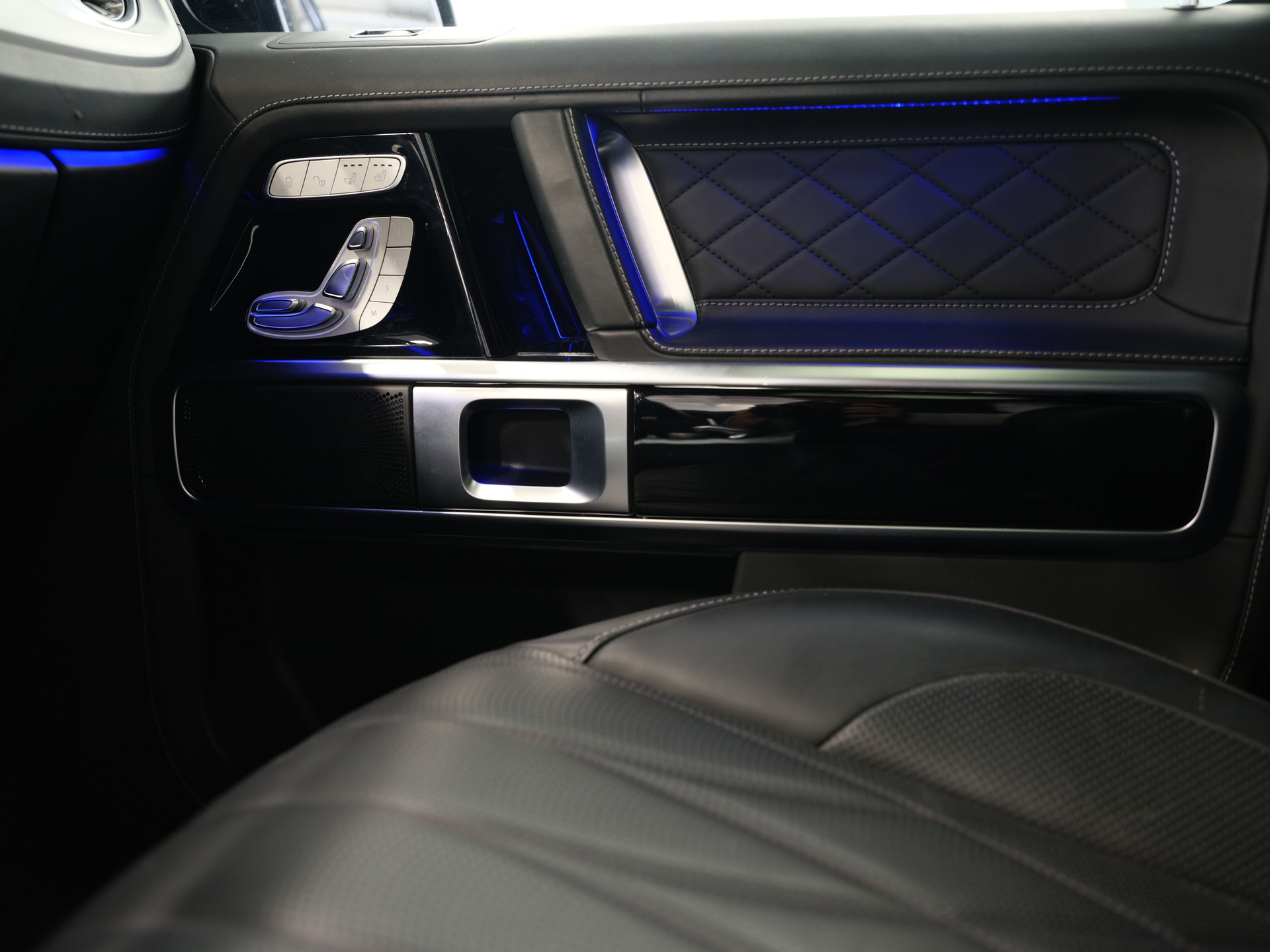 MERCEDES-BENZ G 500 AMG Line 9G-Tronic-image-23