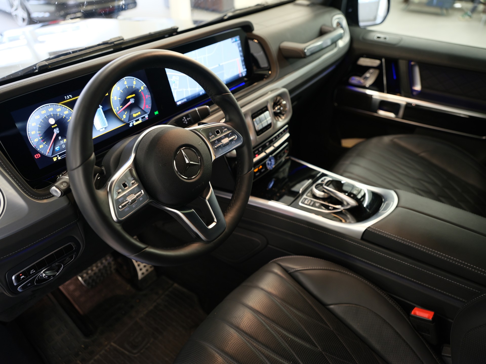 MERCEDES-BENZ G 500 AMG Line 9G-Tronic-image-16