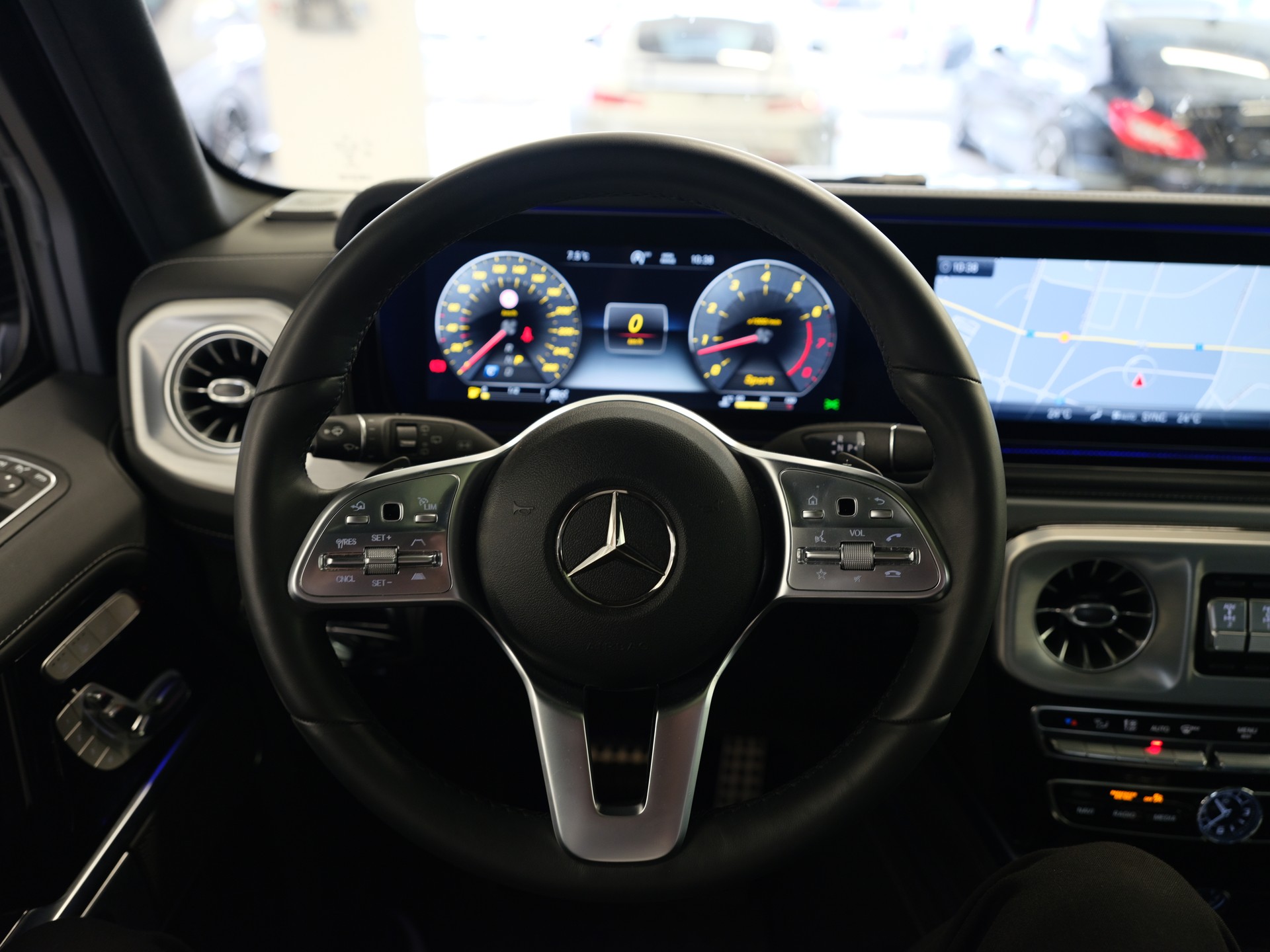 MERCEDES-BENZ G 500 AMG Line 9G-Tronic-image-17