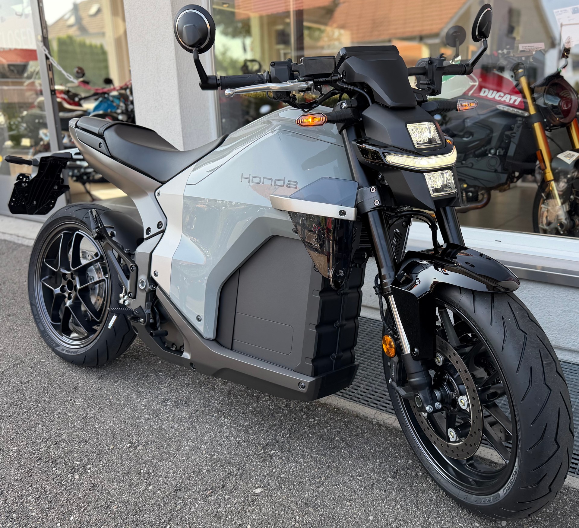 HONDA WN7-showroom-element-2