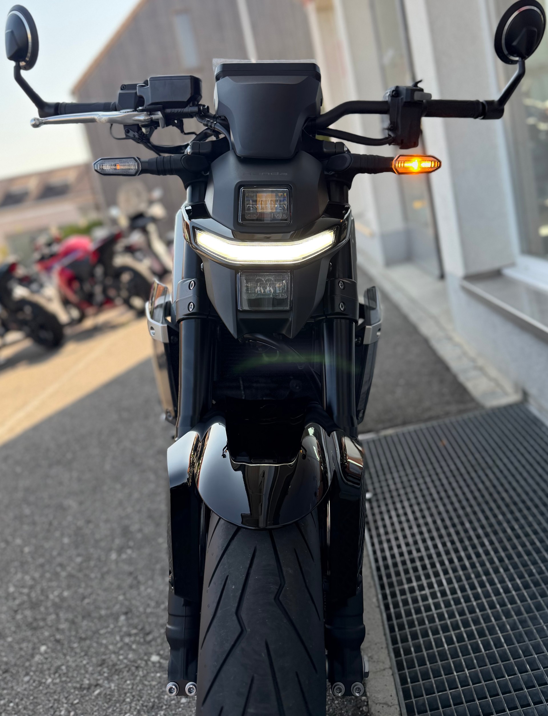 HONDA WN7-showroom-element-1
