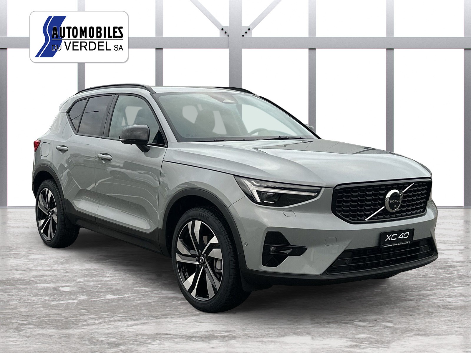 VOLVO XC40 2.0 B4 MH Plus Dark-image-6