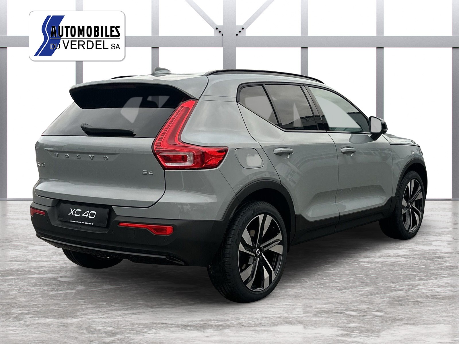 VOLVO XC40 2.0 B4 MH Plus Dark-image-4