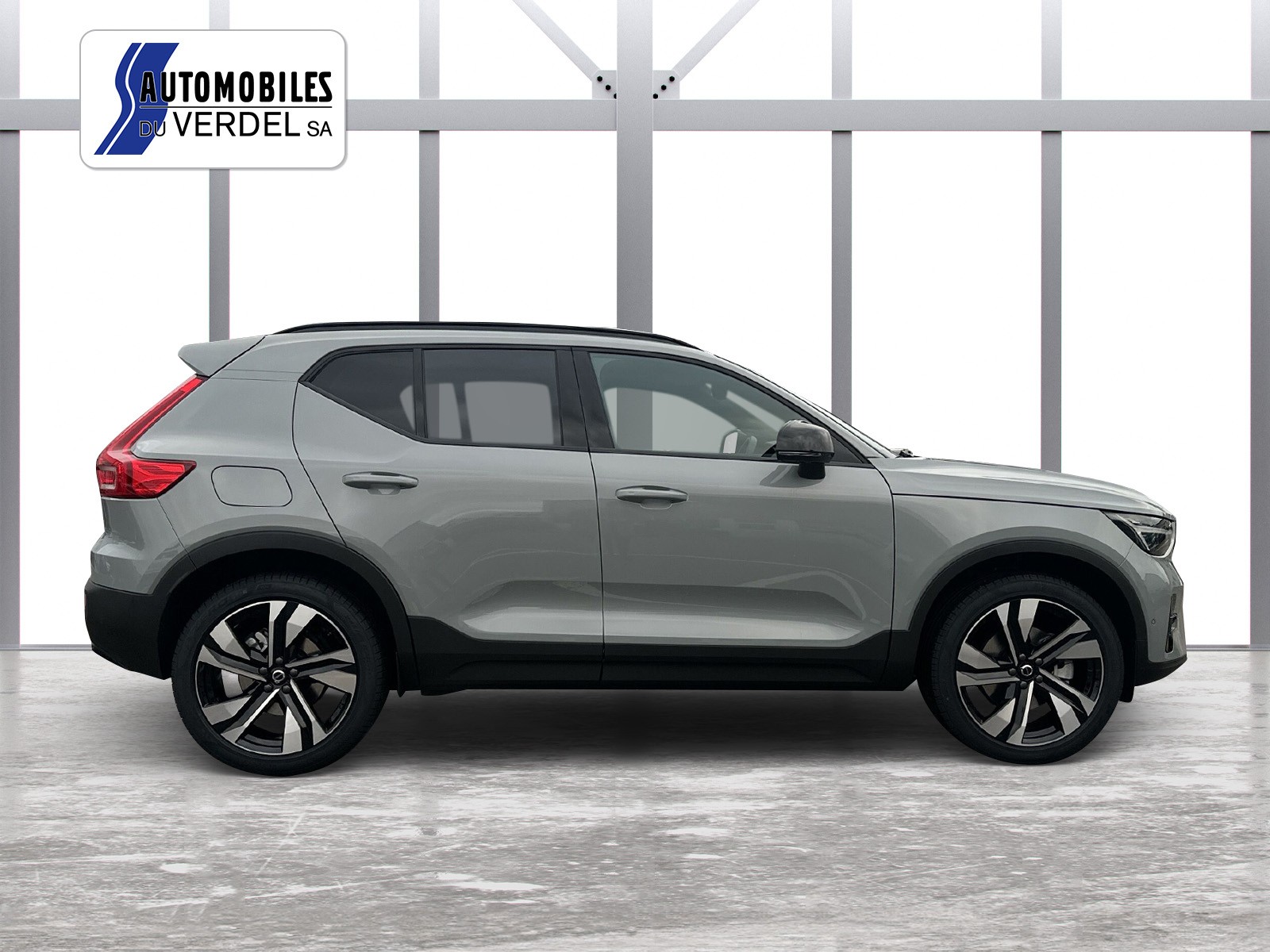VOLVO XC40 2.0 B4 MH Plus Dark-image-5