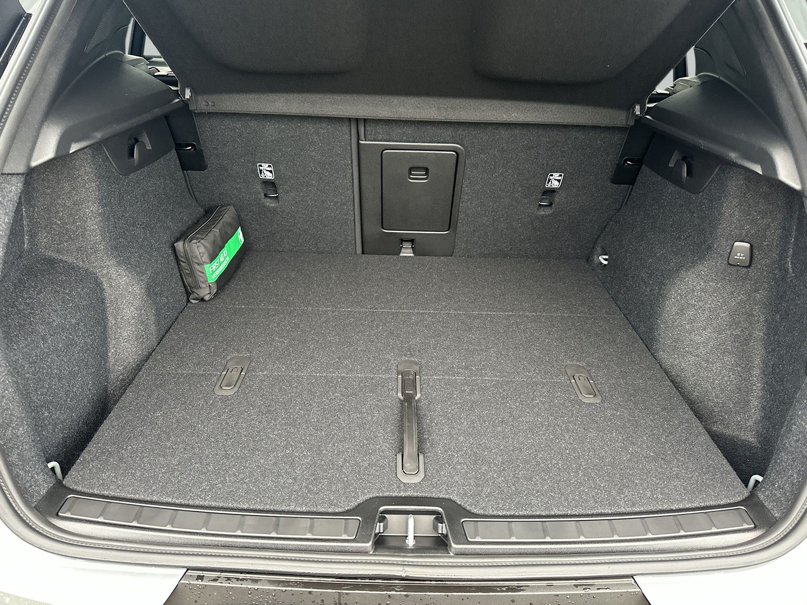 VOLVO XC40 2.0 B4 MH Plus Dark-image-14
