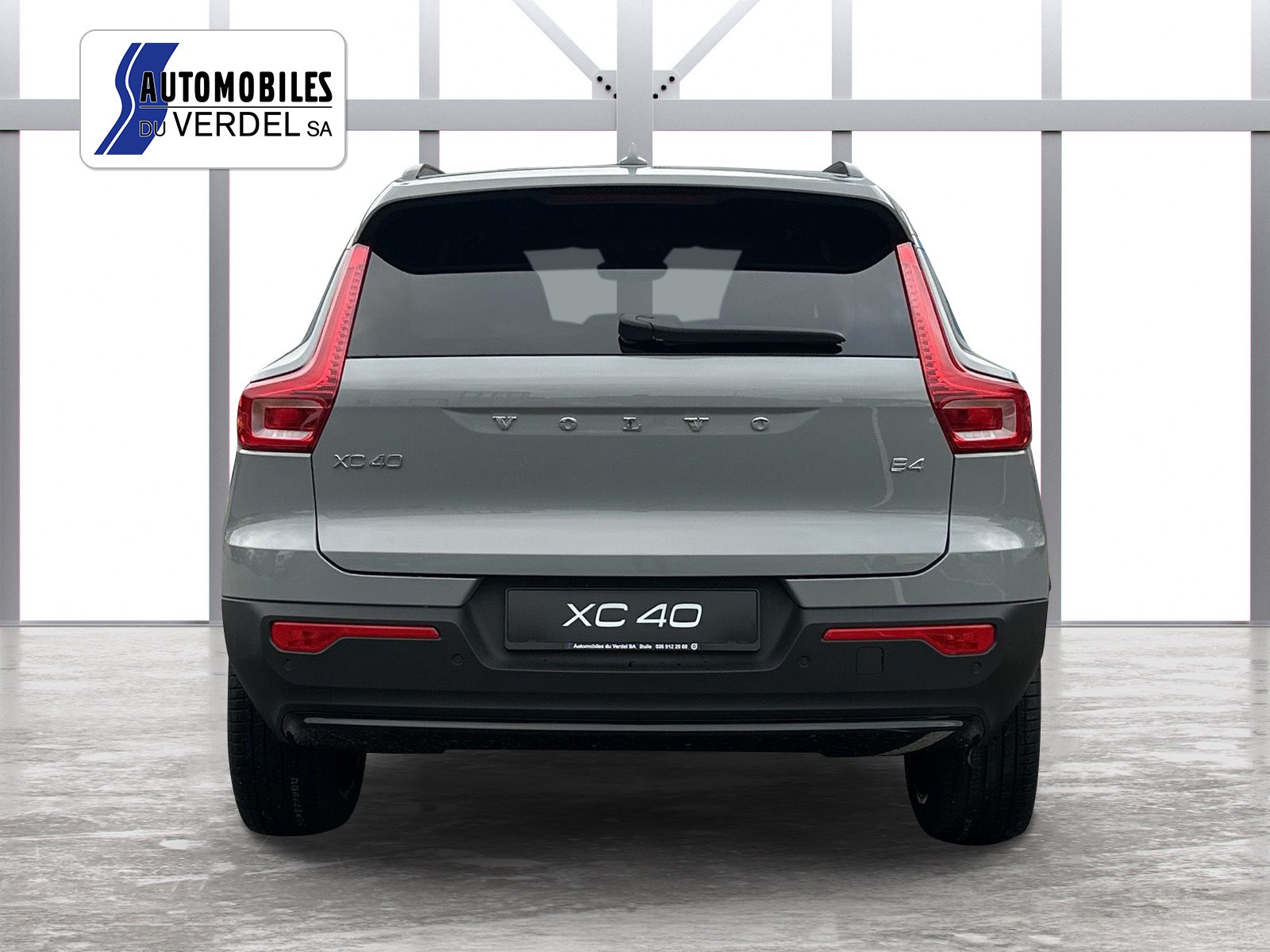 VOLVO XC40 2.0 B4 MH Plus Dark-showroom-element-3