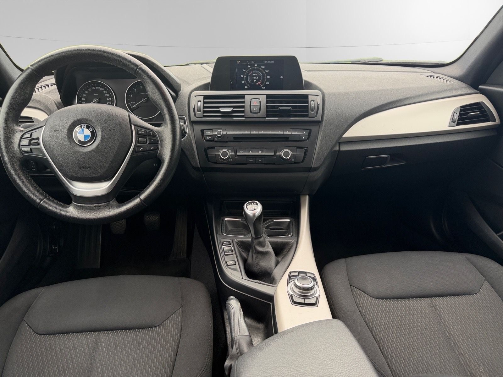 BMW 114i Business-image-10
