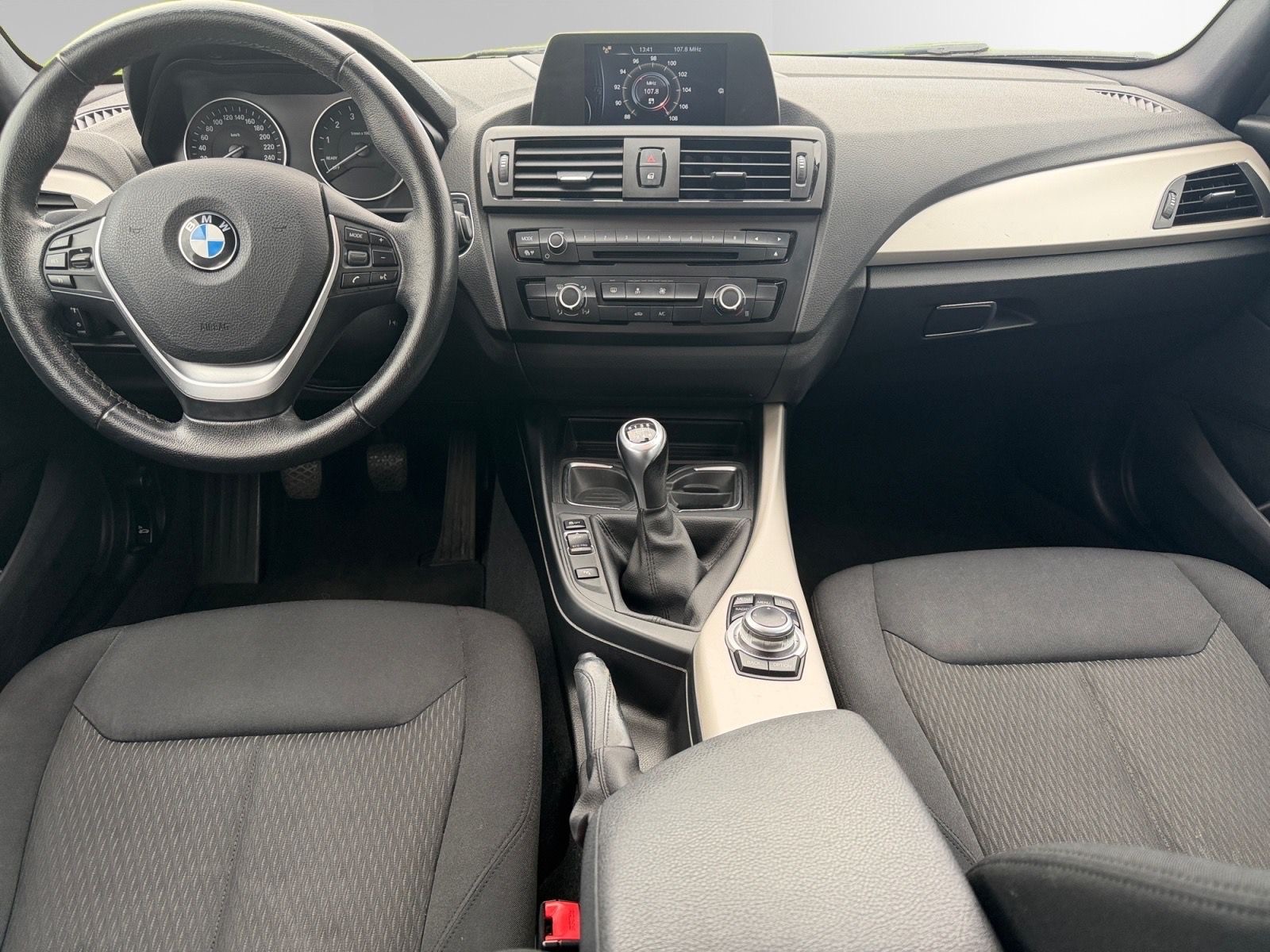 BMW 114i Business-image-12